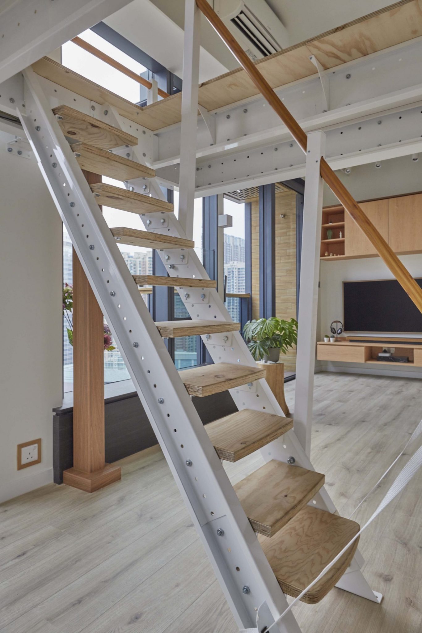 petit appartement design de 37m2 avec escalier escamotable