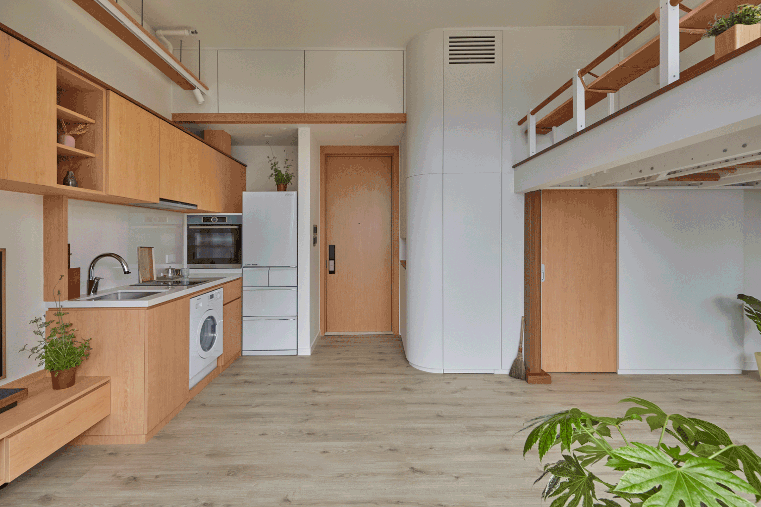 salon petit appartement design de 37m2 avec escalier escamotable