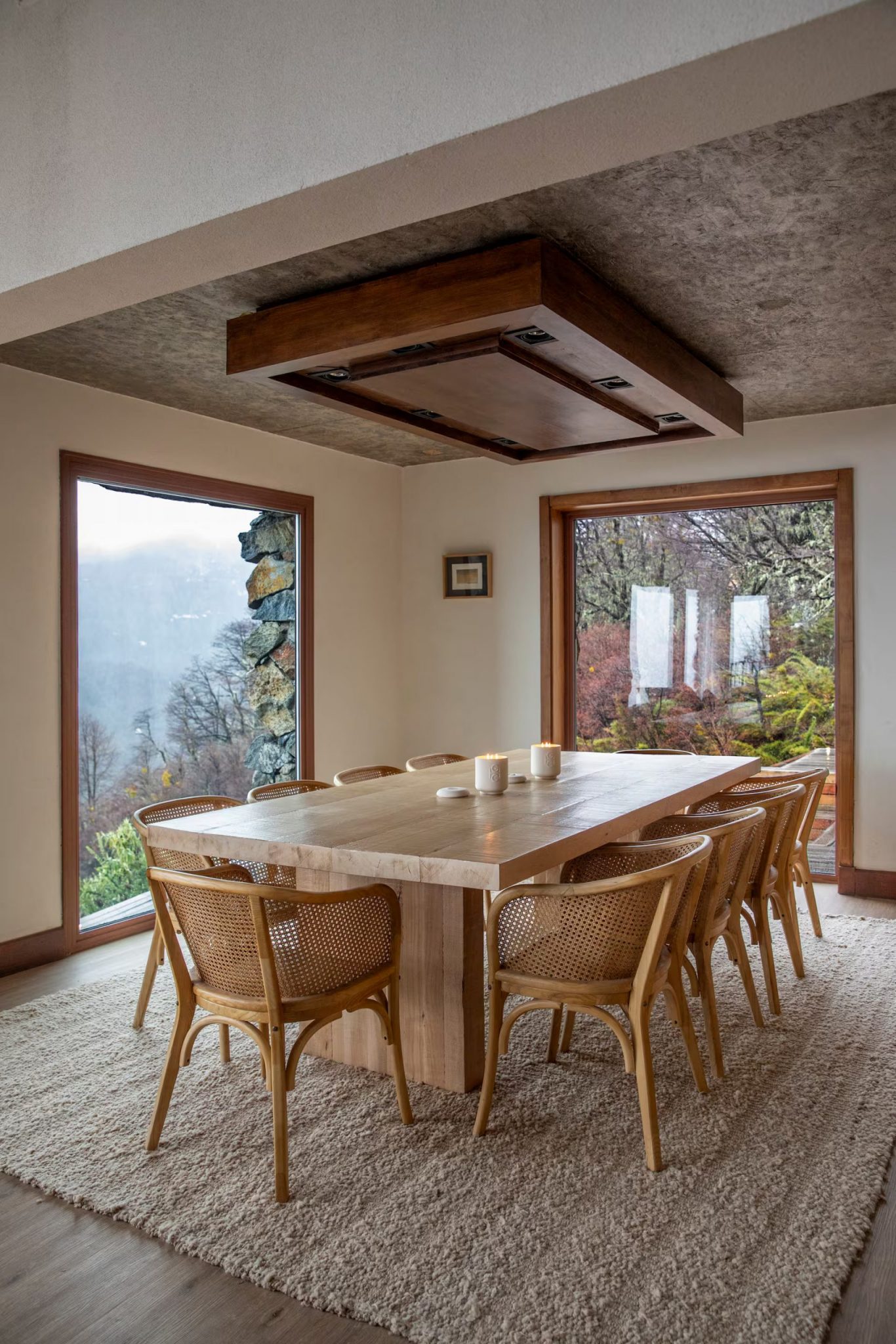 salle à manger décoration naturelle maison de montagne en pierres