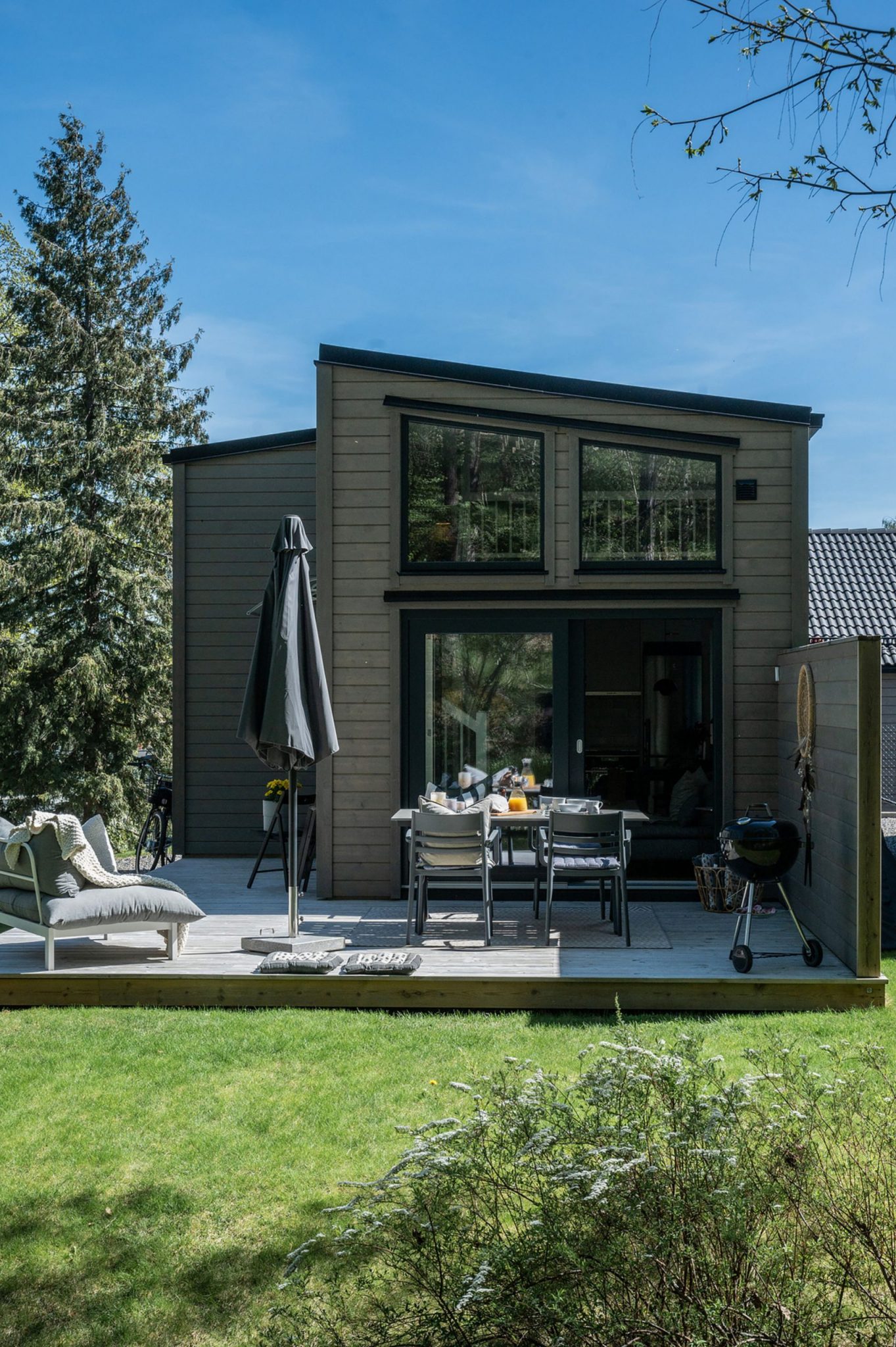 petite maison 22m2 façade en bois noir