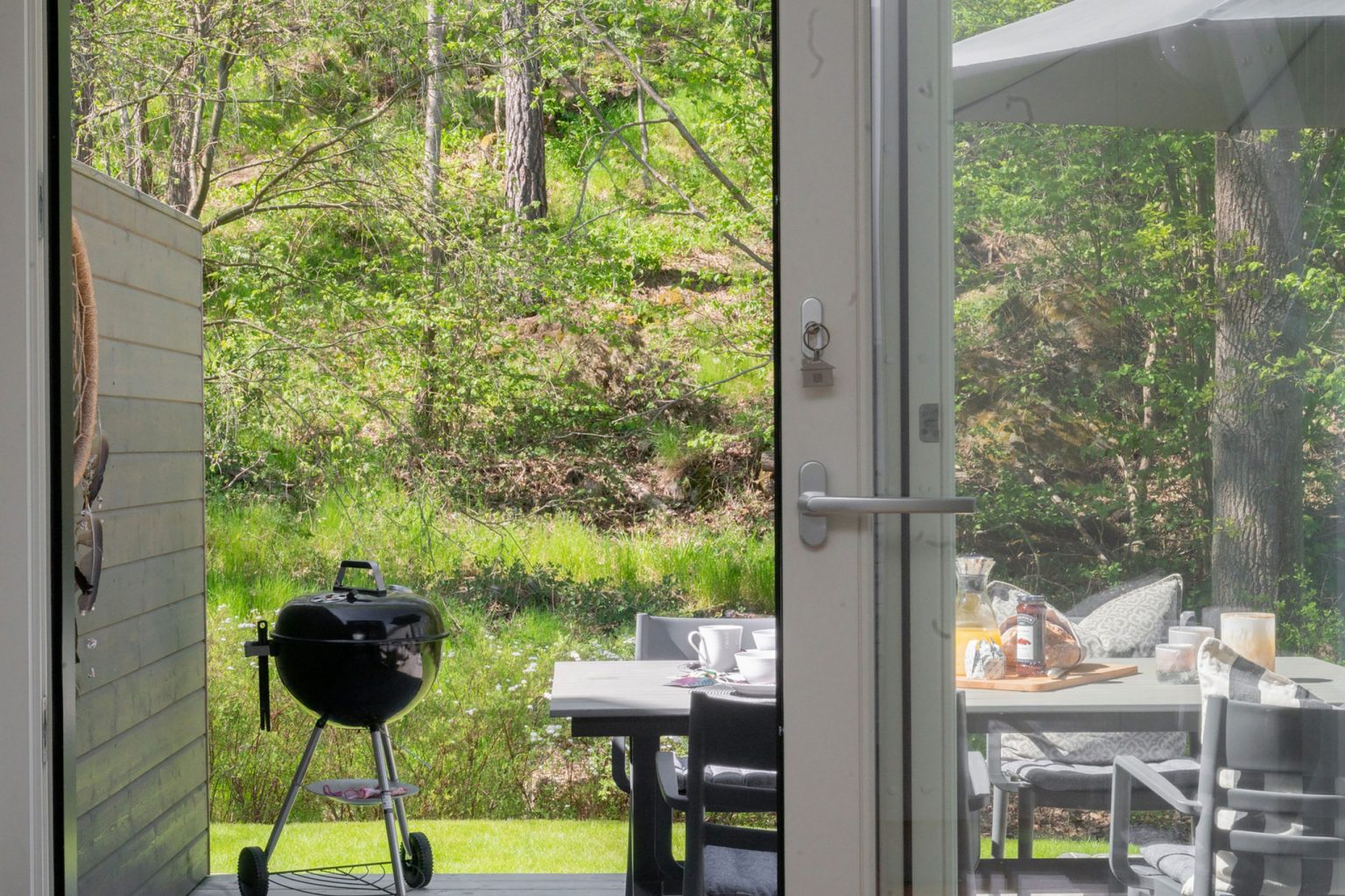 terrasse petite maison 22m2 façade en bois noir