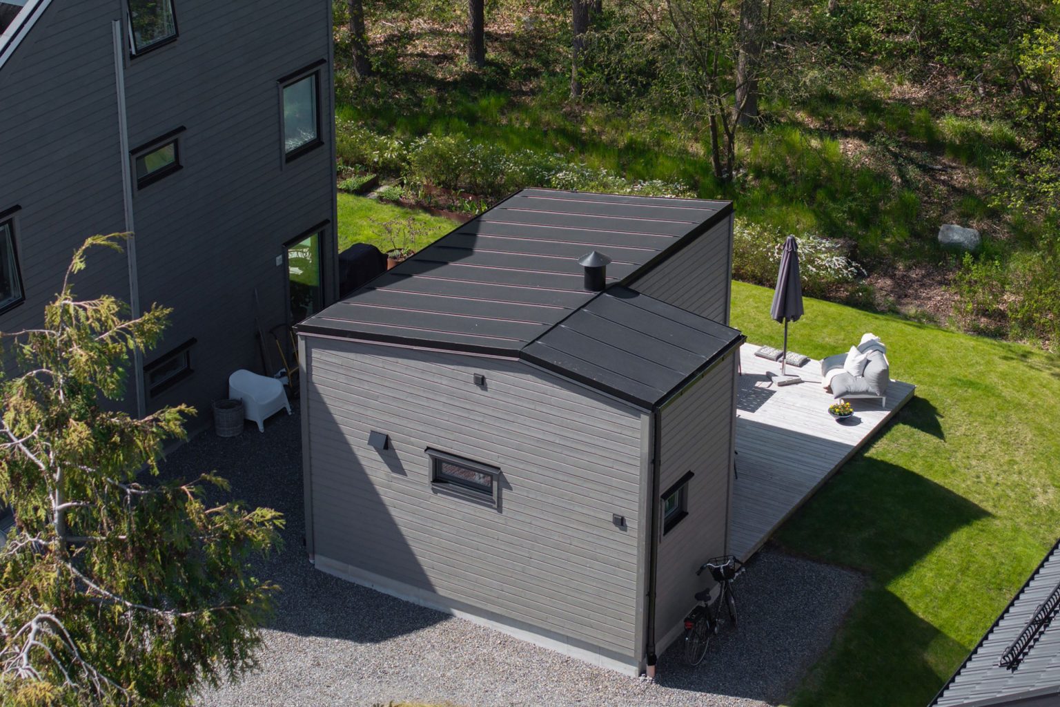 petite maison 22m2 façade en bois noir