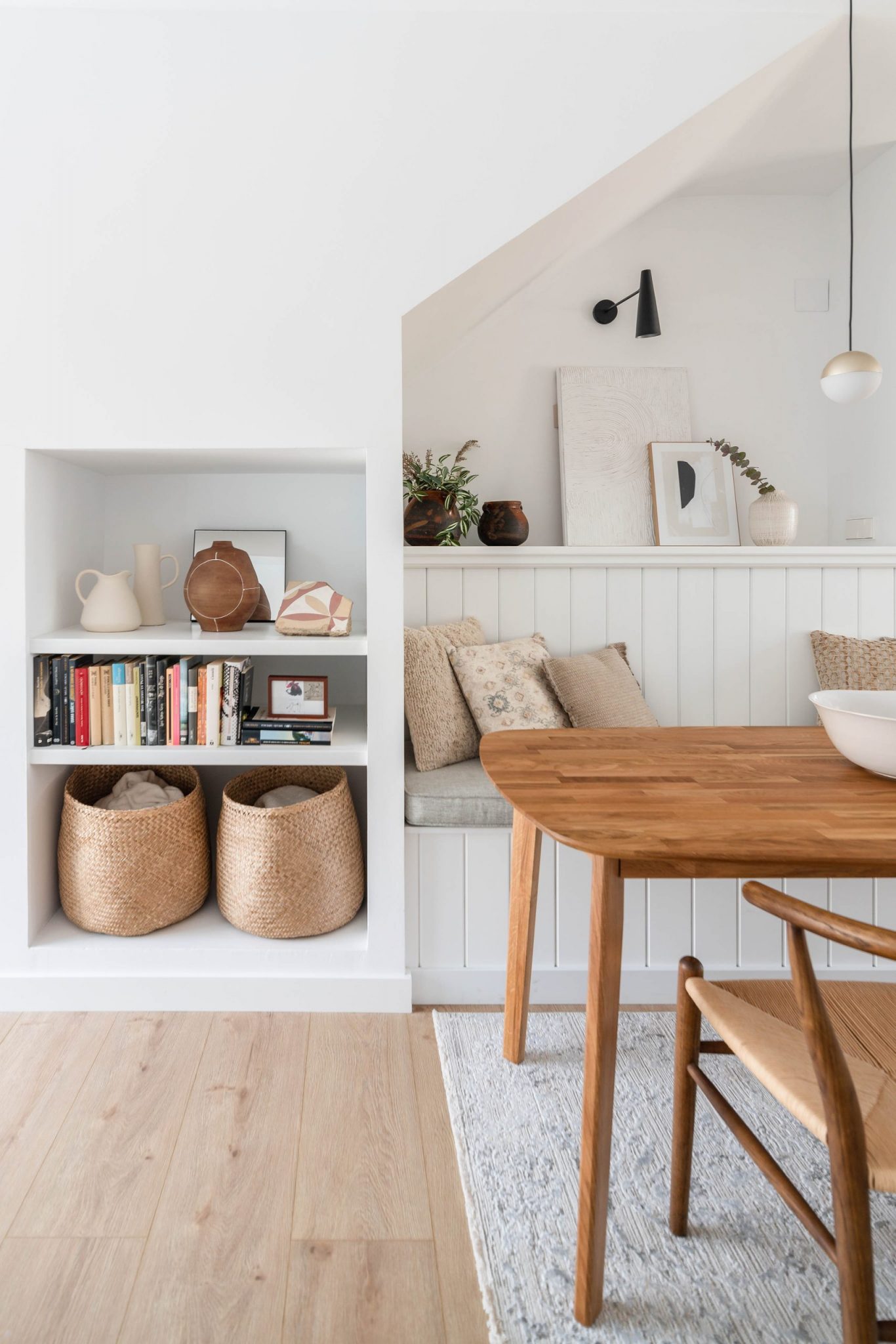 salle à manger avec banc décoration contemporaine