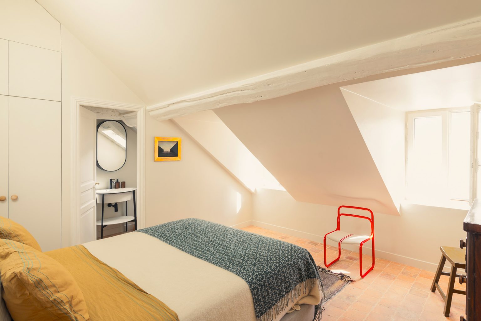 chambre mansardée avec salle de bain appartement Paris