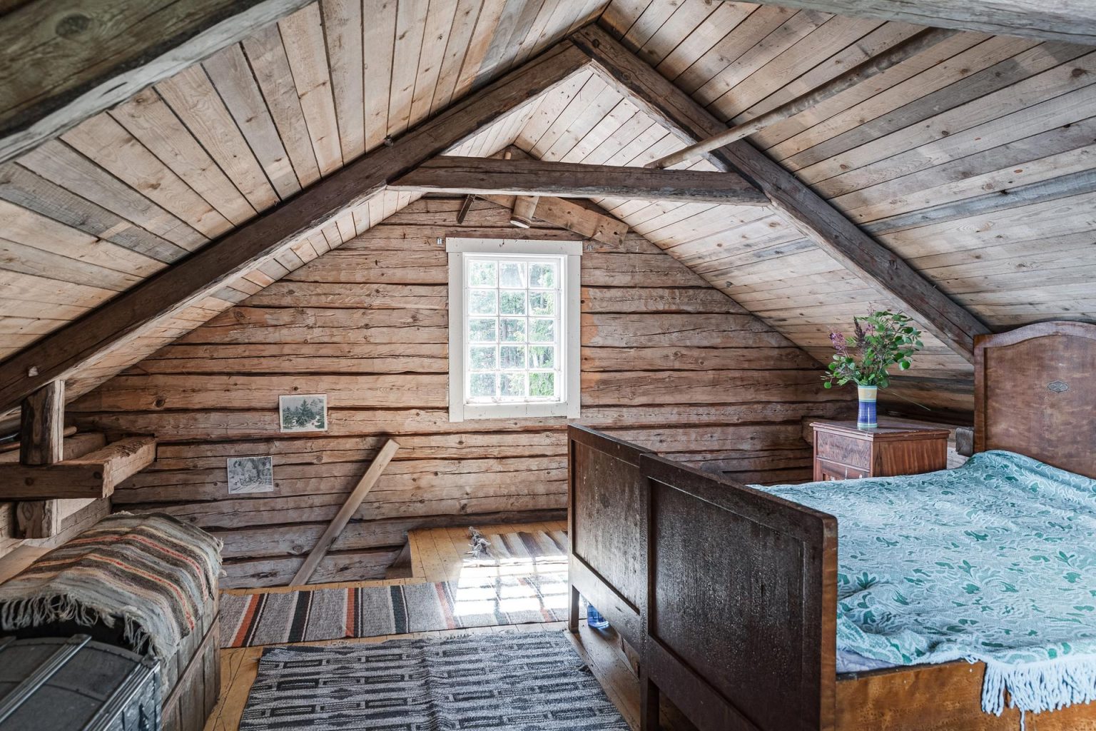 chambre petite maison 30m2 en bois au bord d'un lac