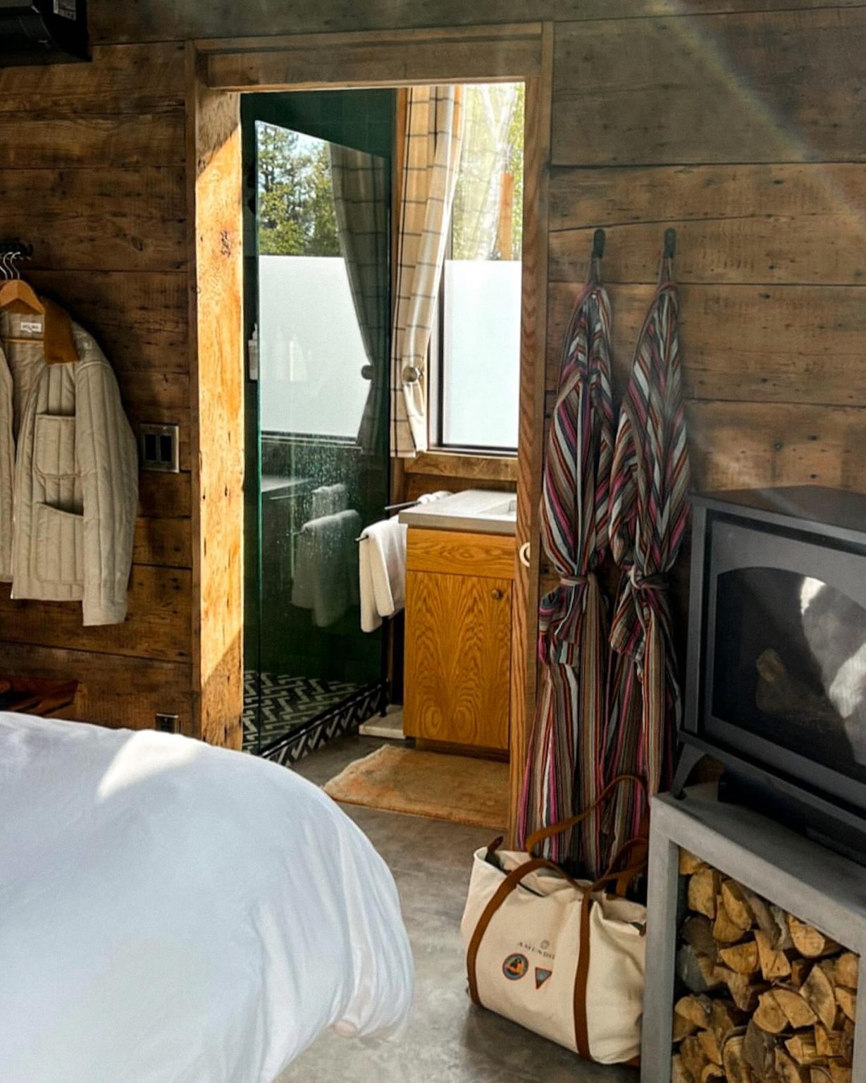 chambre avec salle de bain petite maison en bois