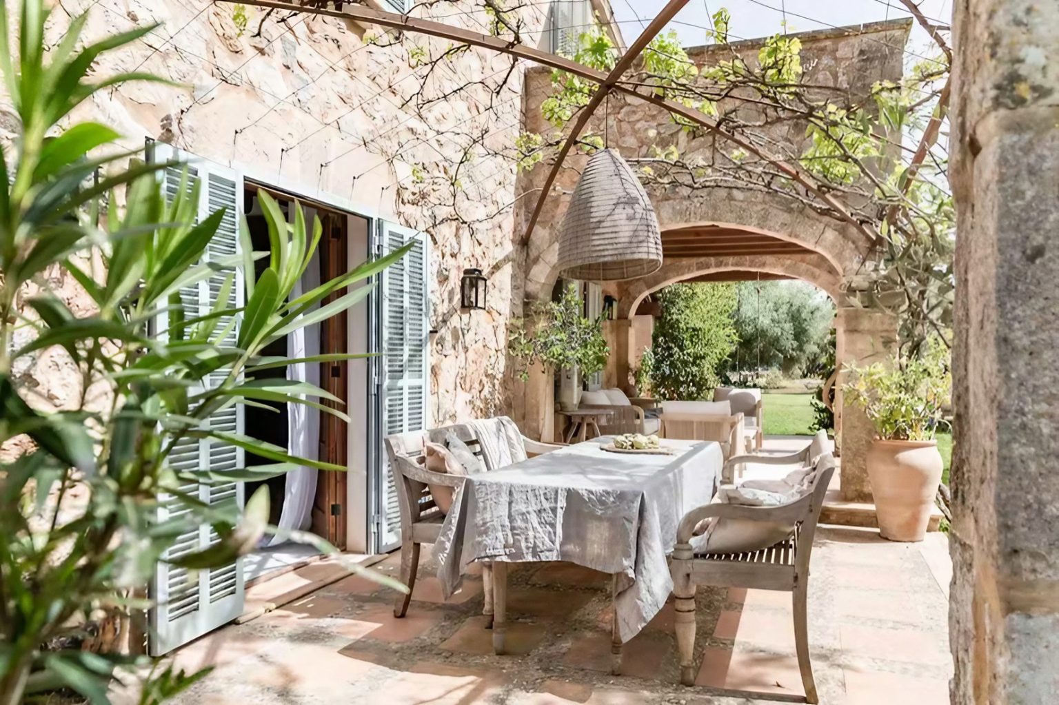 terrasse maison en pierres