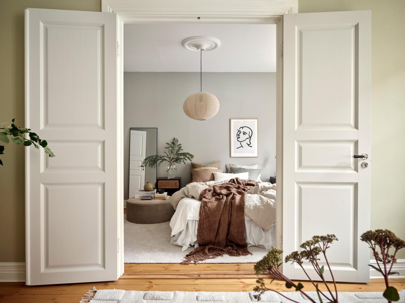 chambre avec double porte décoration scandinave