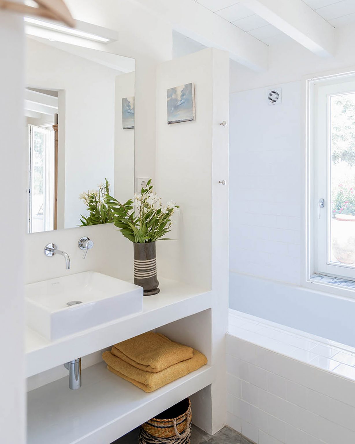 salle de bain blanche Casa Acima