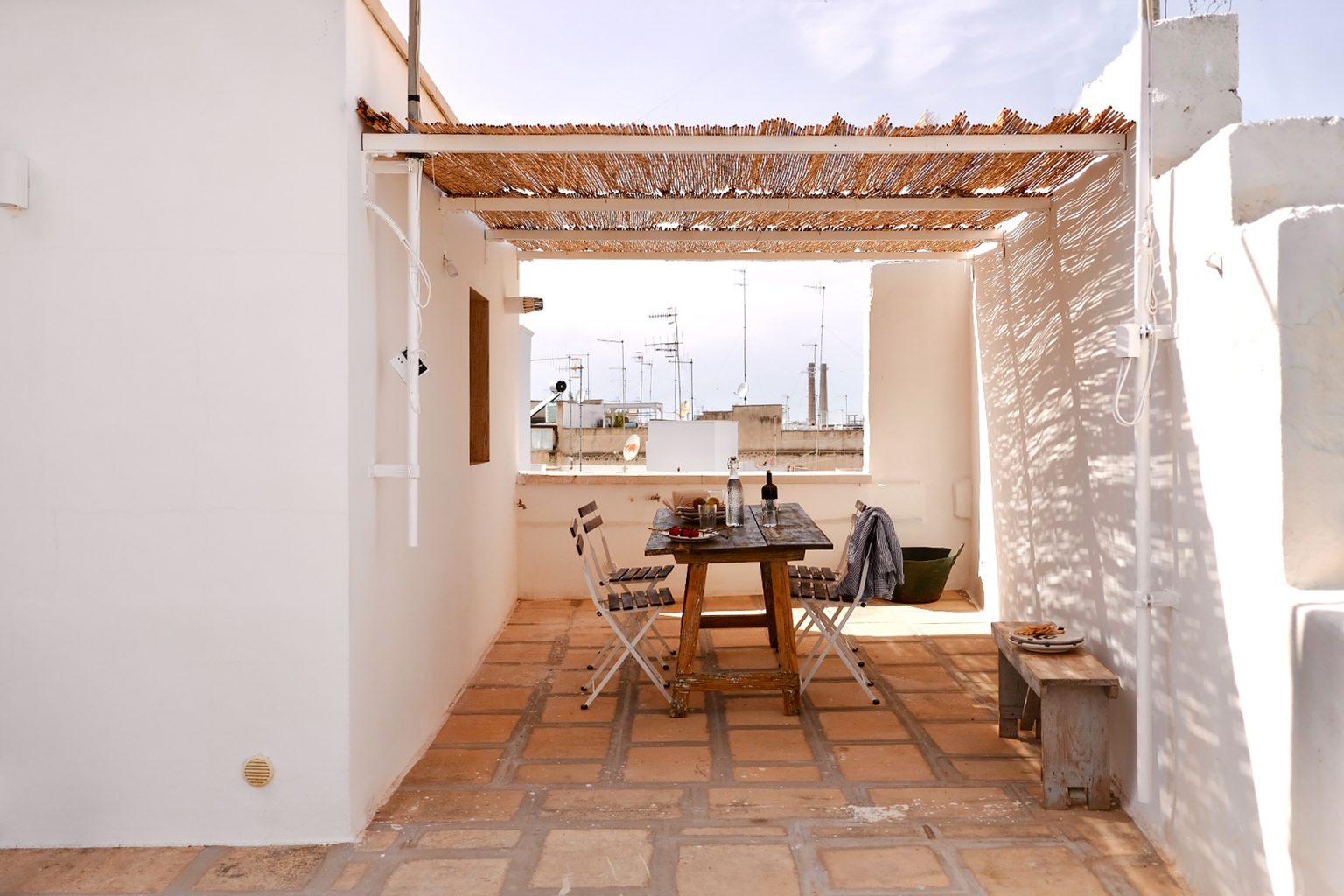 terrasse sur le toit maison de ville épurée Casa Creta Monopoli Puglia