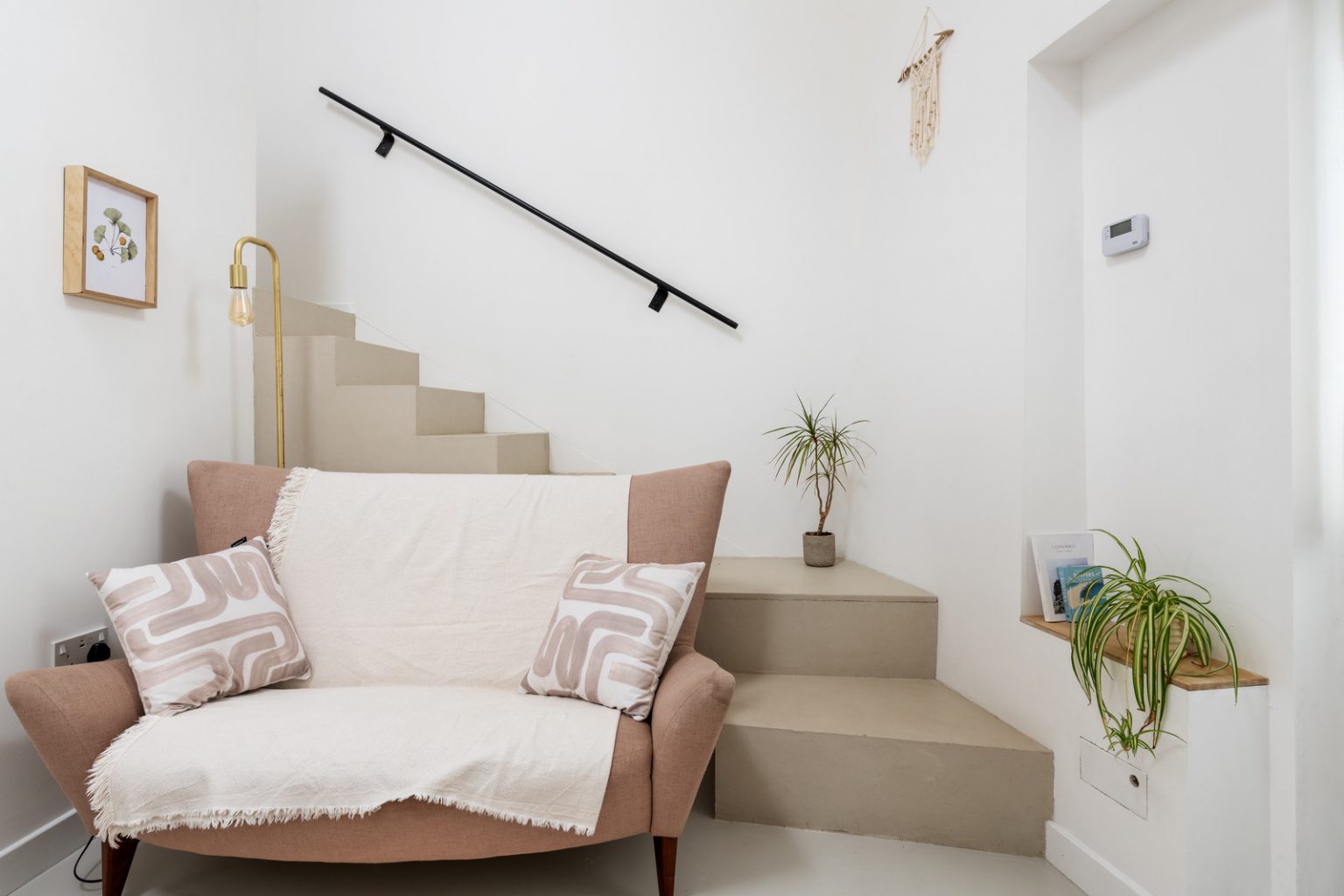 salon avec escalier petite maison 35m2 Cornouailles