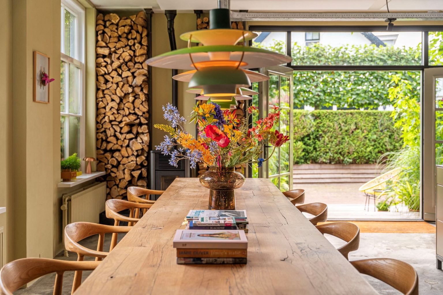 salle à manger maison loft décoration colorée et contemporaine