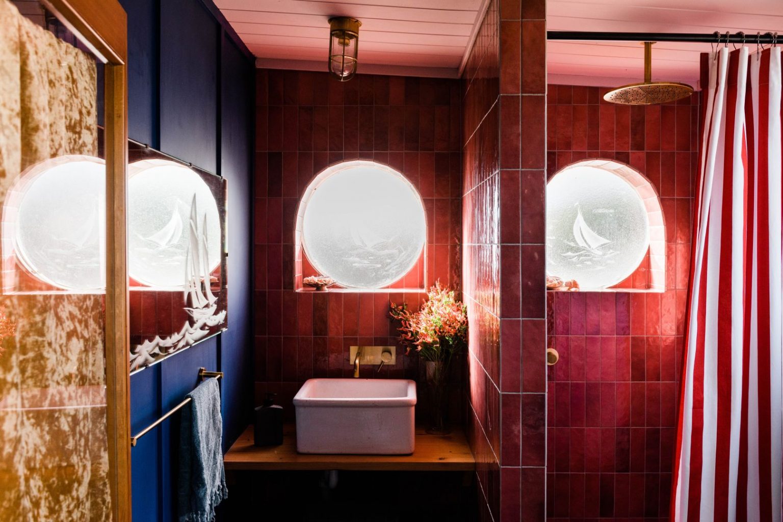 salle de bain rose
