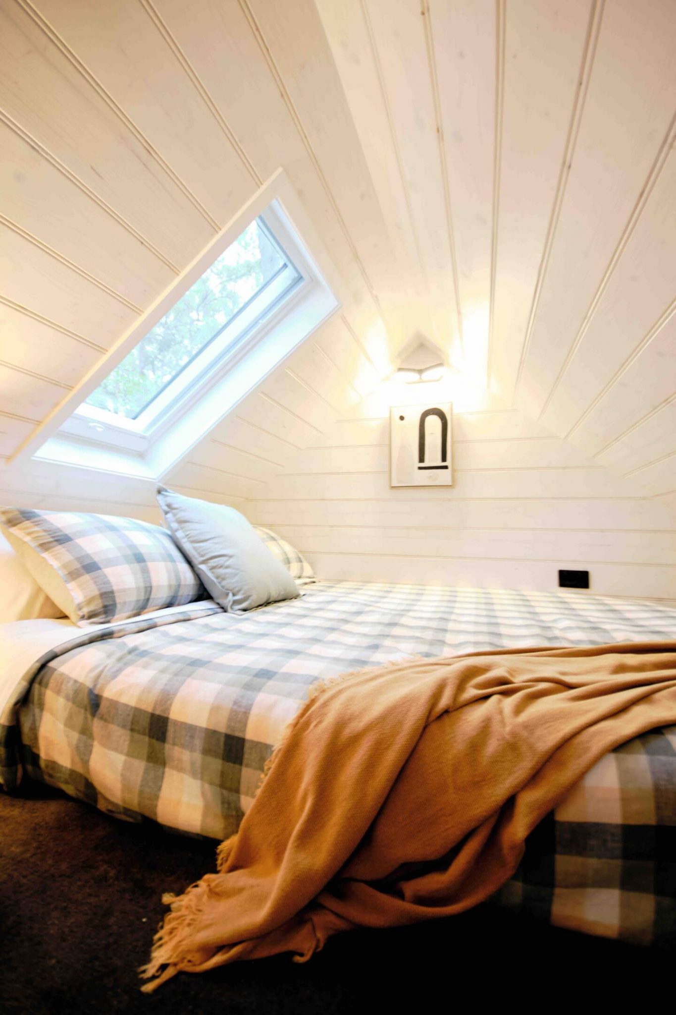 chambre mansardée avec velux sur mezzanine