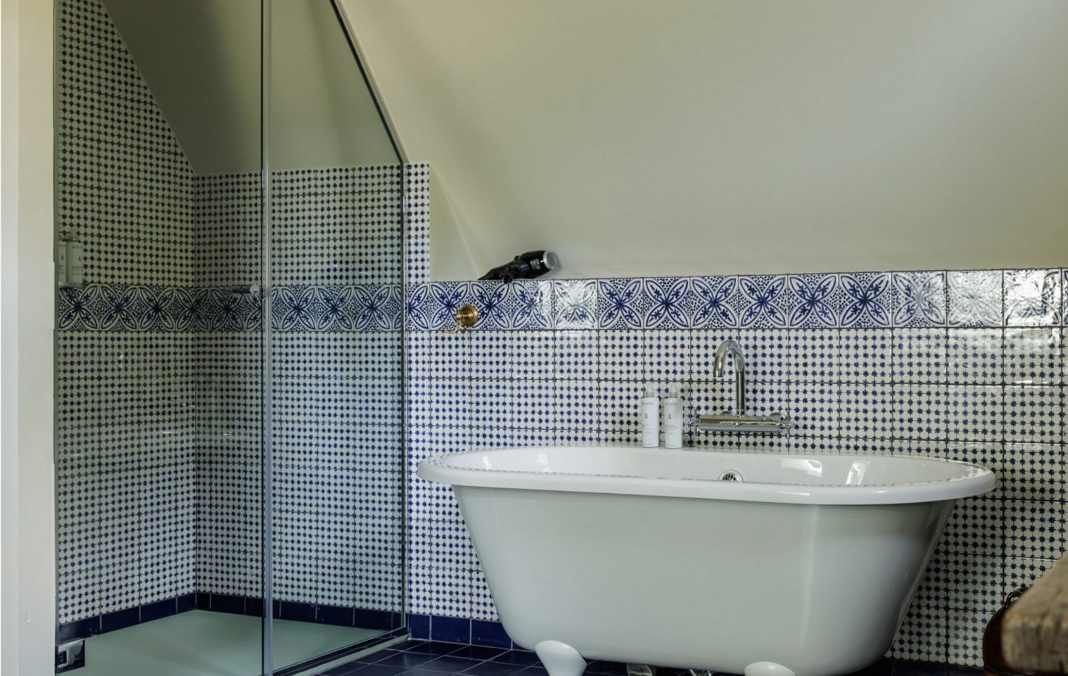 salle de bain carrelage bleue