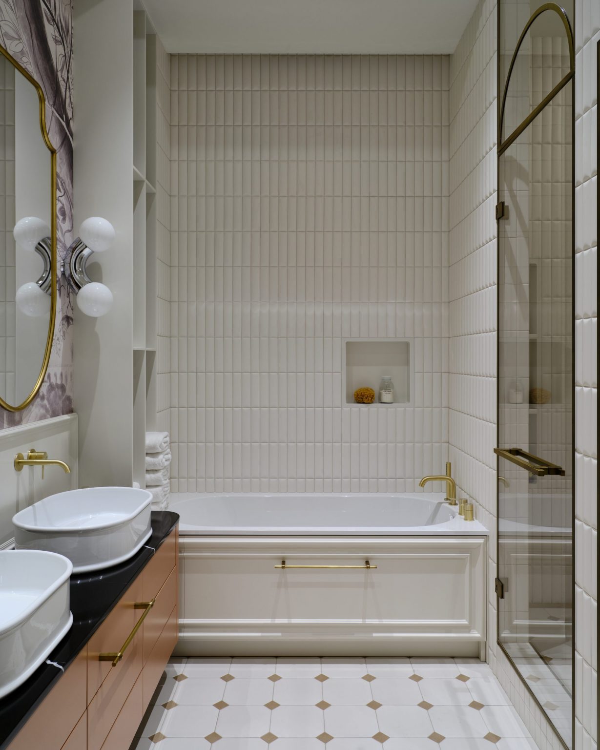 salle de bain double vasque avec baignoire et douche