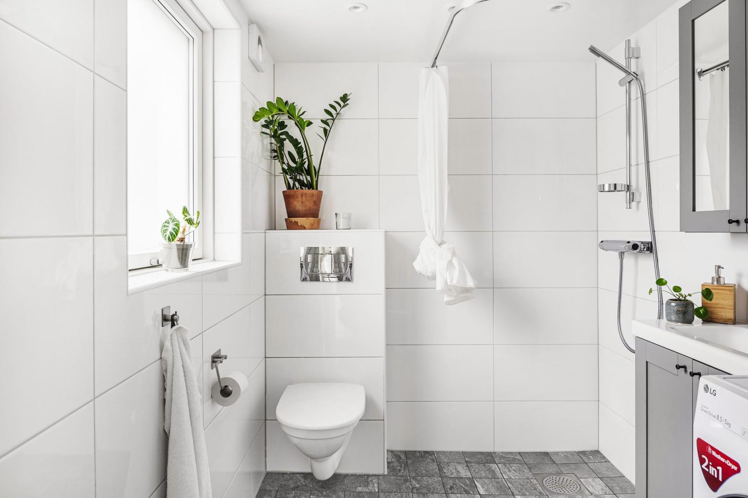 salle de bain blanche petite maison 37m2