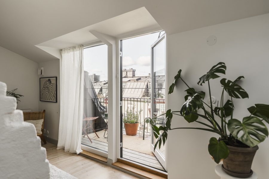 Un deux-pièces de 36m2 élégant et mansardé avec un grand balcon