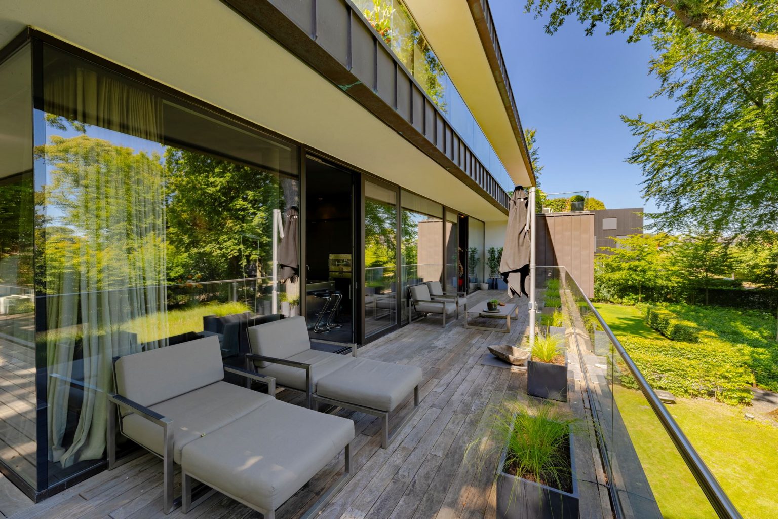 terrasse appartement décoration design sombre