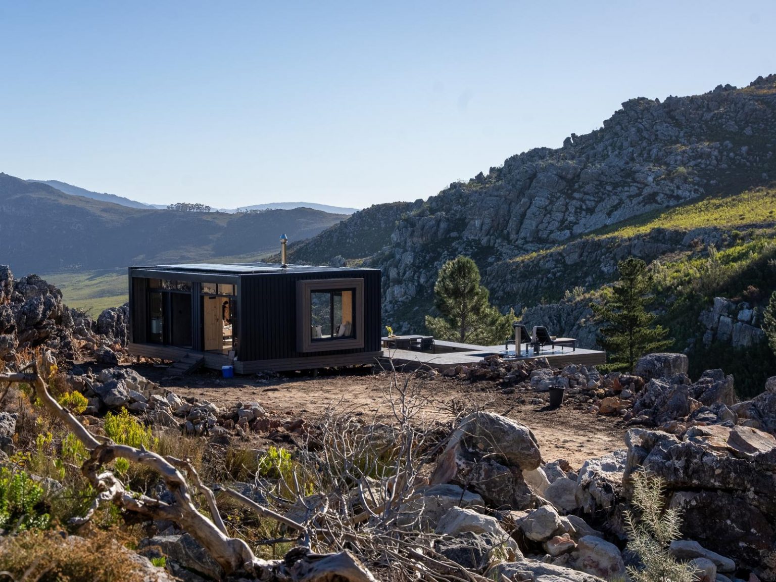 petite maison en bois noir The Hill Luxury Cabin Afrique du Sud