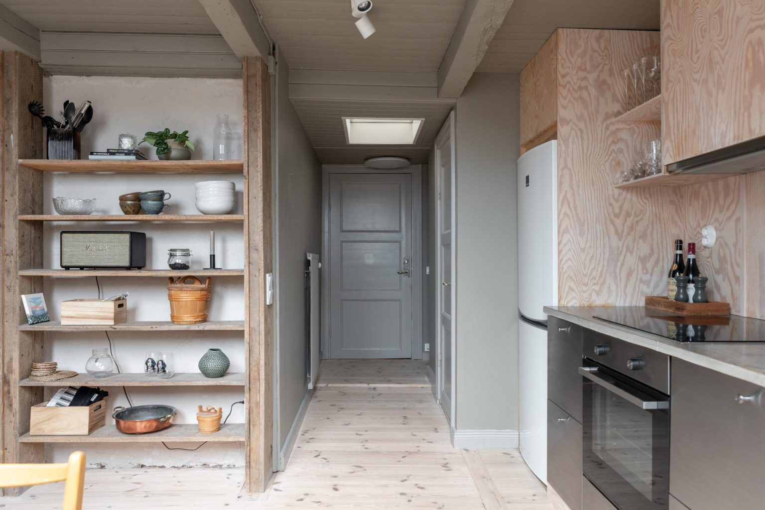 cuisine et entrée décoration scandinave deux-pièces 56m2