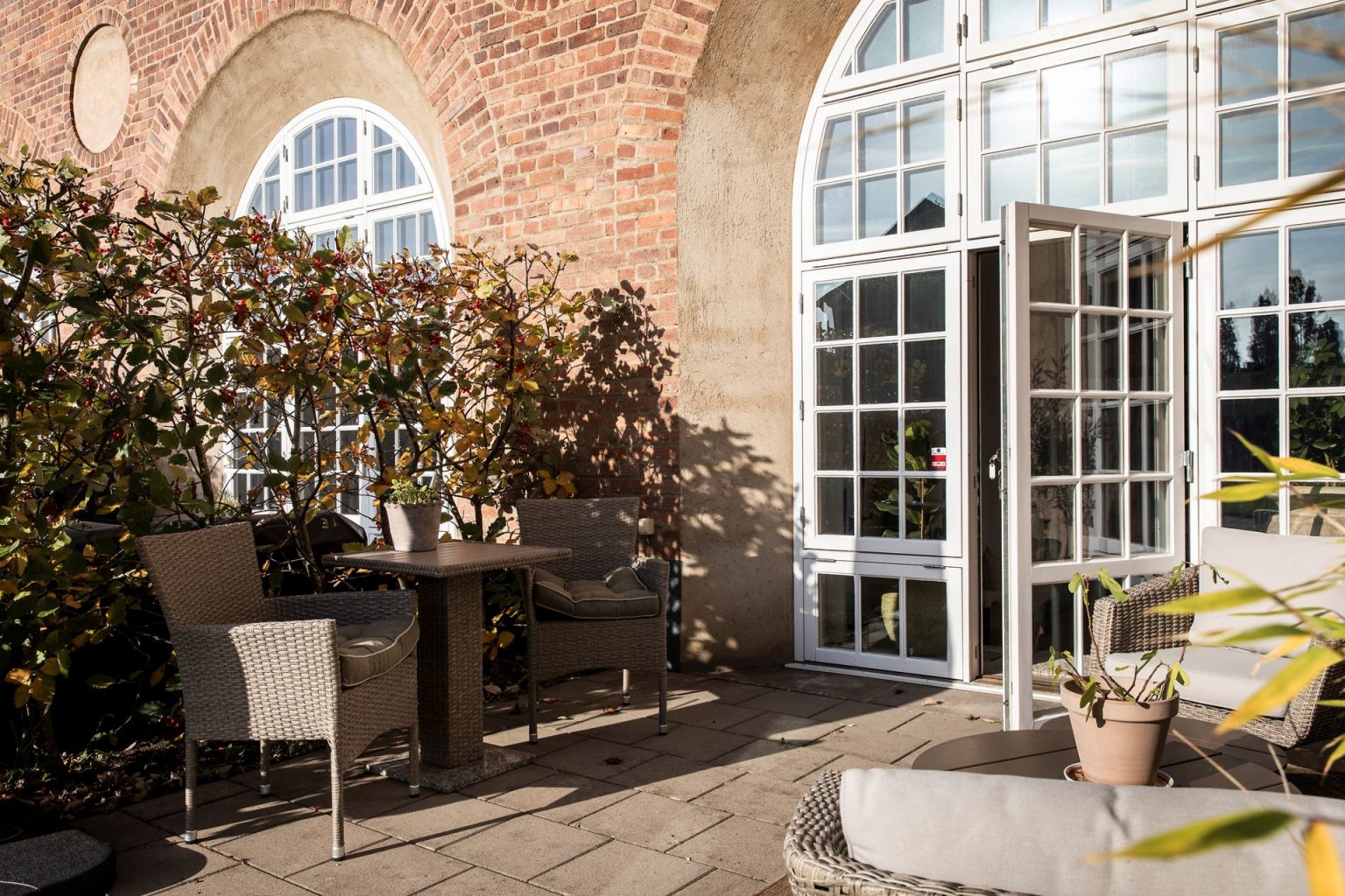 terrasse avec fenêtre cintrée appartement en duplex 