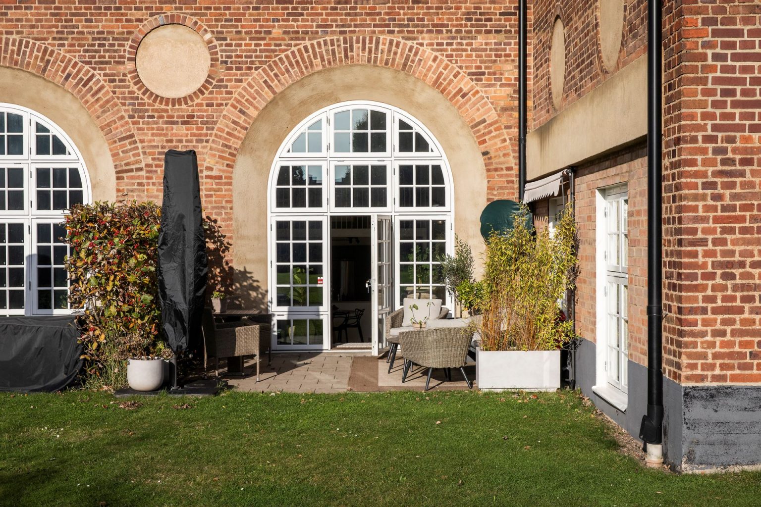 terrasse avec fenêtre cintrée appartement en duplex 