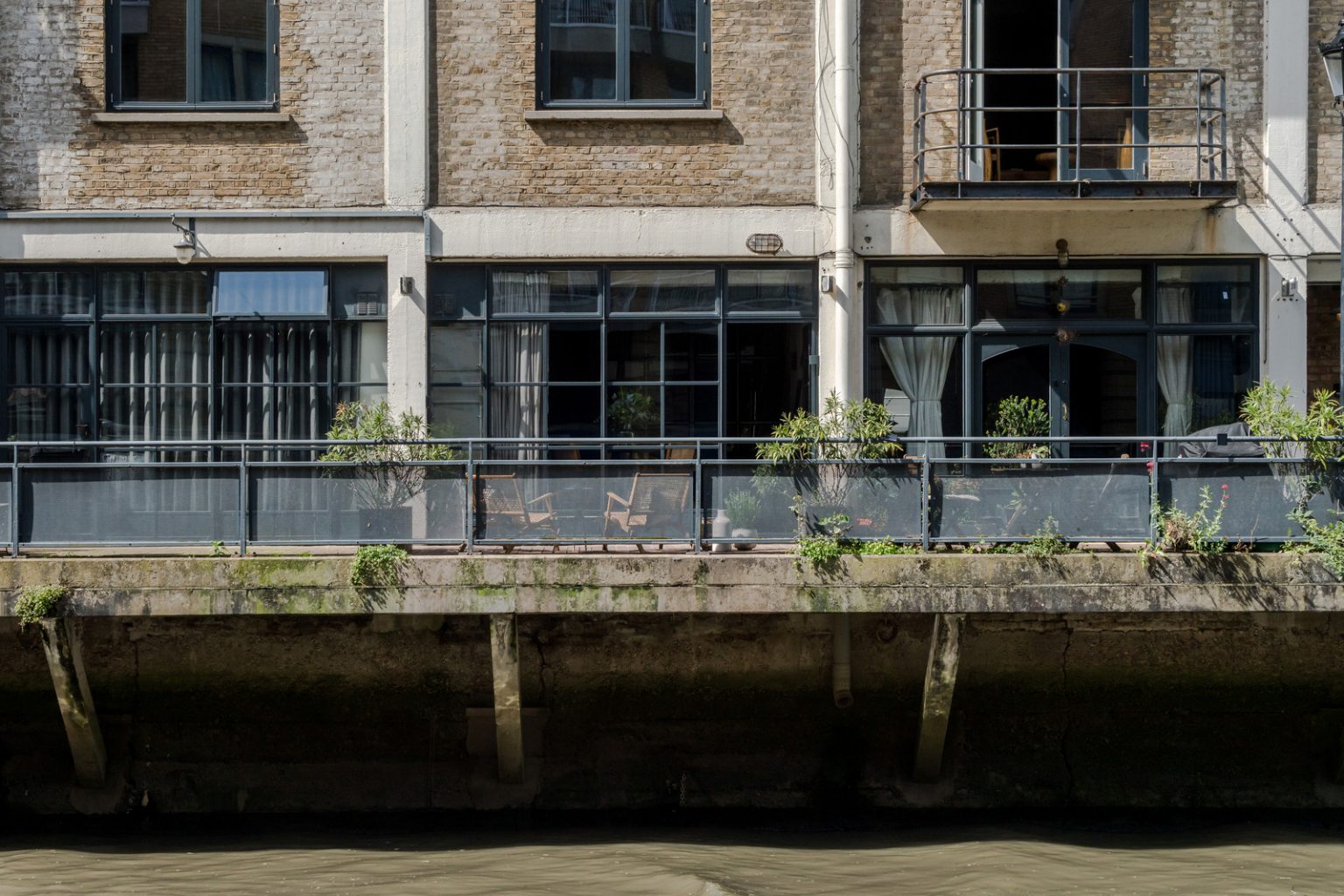 balcon sur la Tamise mini loft Londres décoration industrielle