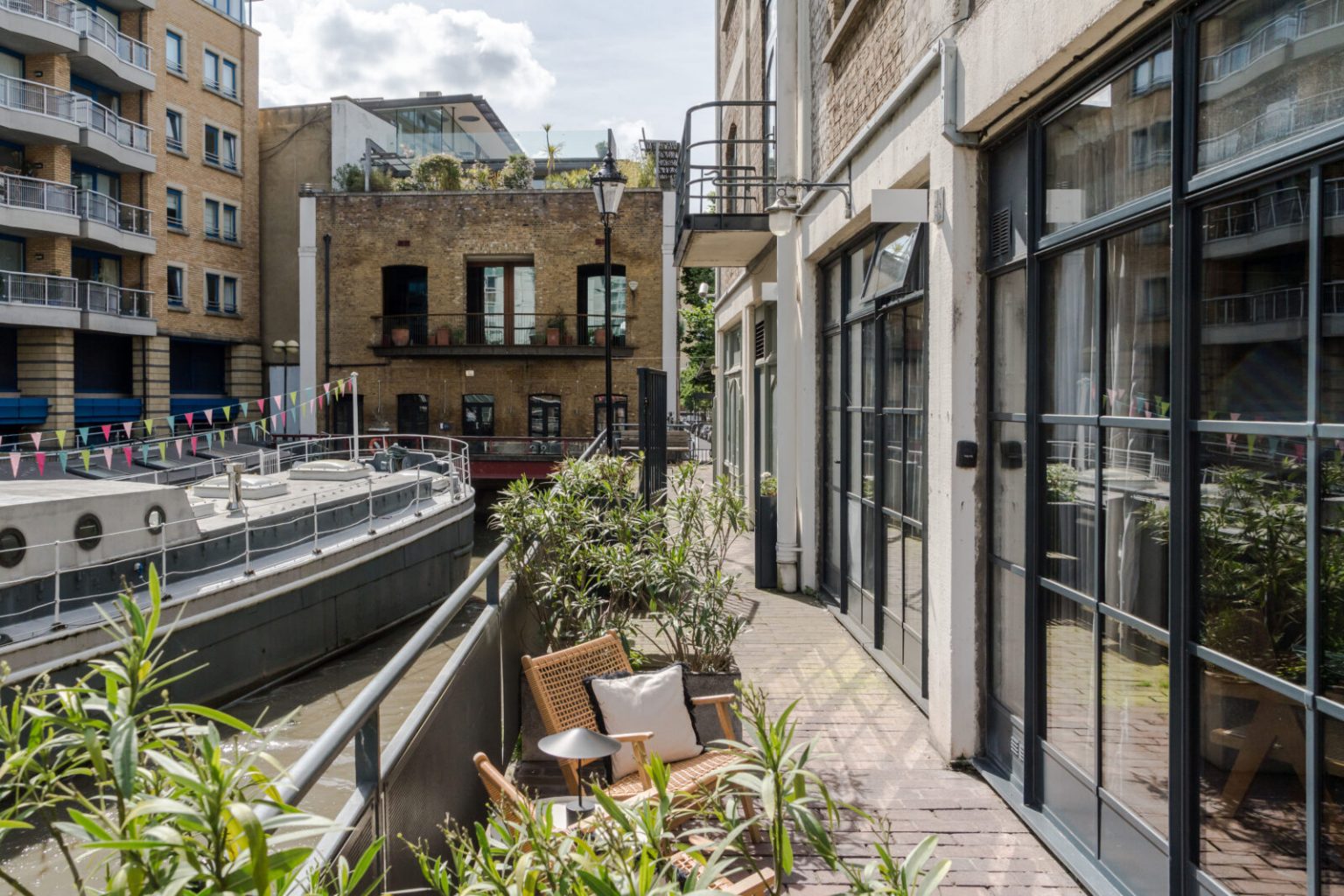 balcon sur la Tamise mini loft Londres décoration industriellebalcon sur la Tamise mini loft Londres décoration industrielle