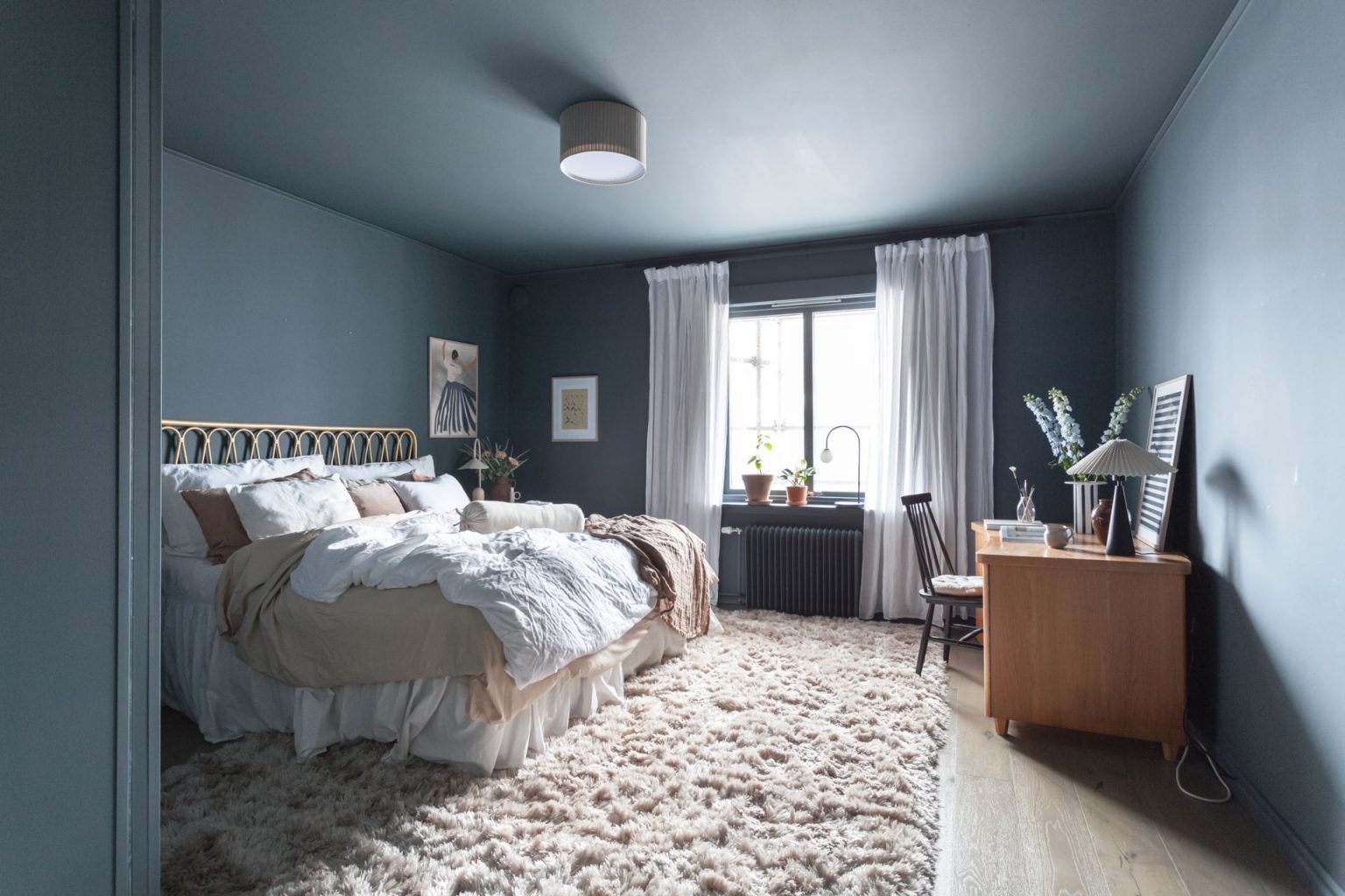 chambre bleue décoration colorée et scandinave