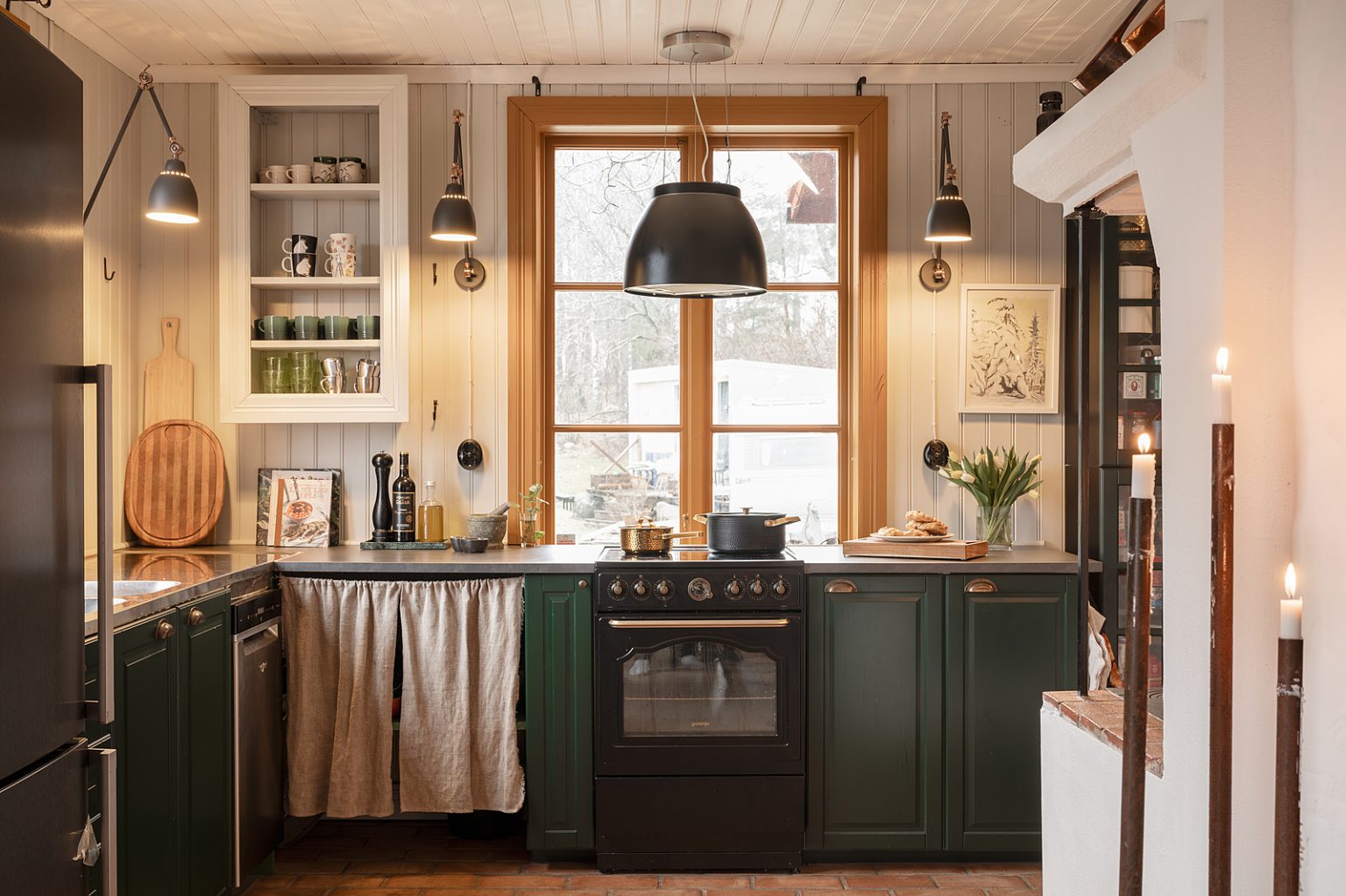 cuisine verte décoration scandinave rustique maison en bois rouge Suède