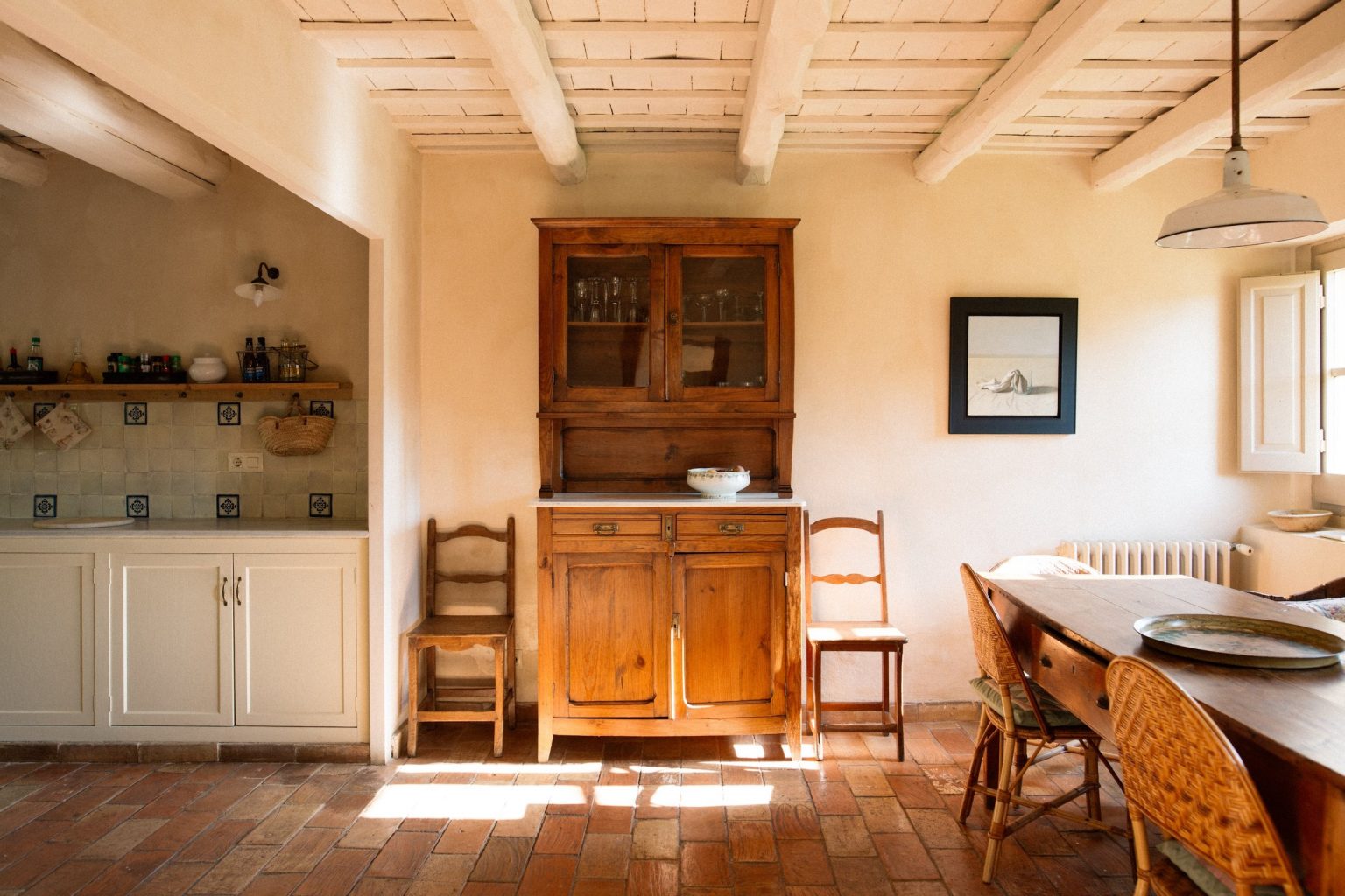 cuisine et salle à manger maison en pierres rénovée Mas Flor