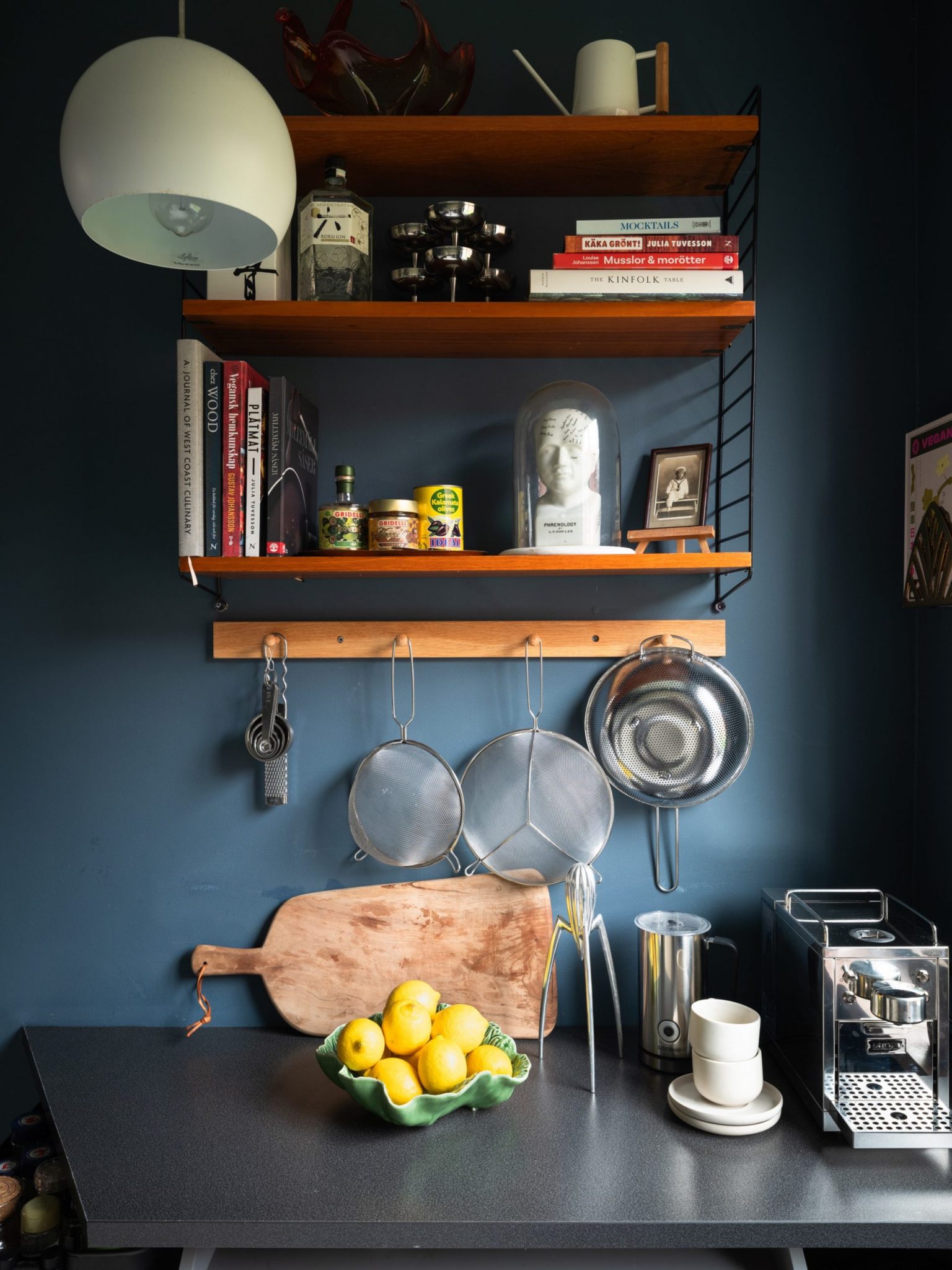 cuisine bleue décoration scandinave deux-pièces 39m2