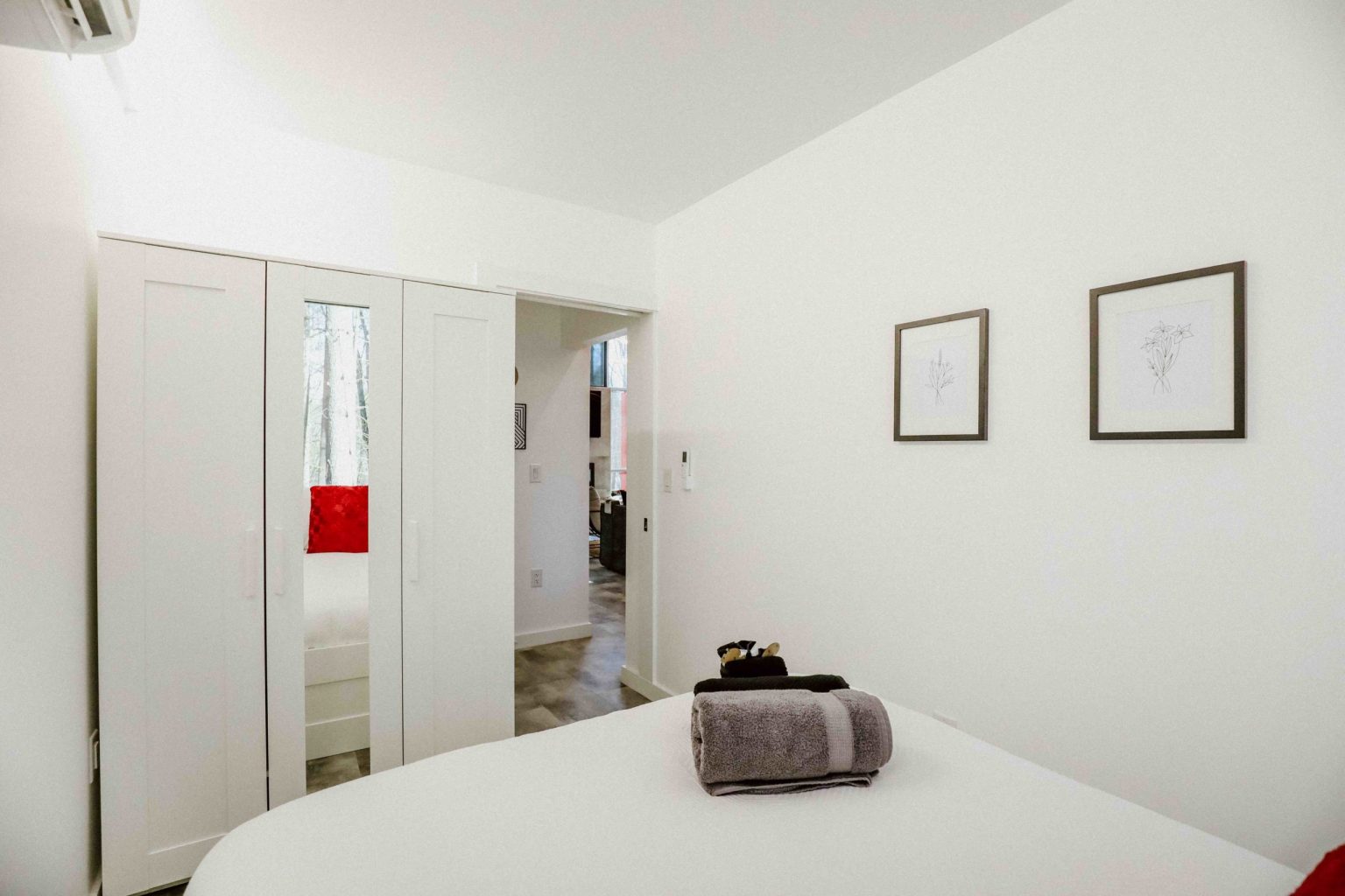 chambre blanche minimaliste