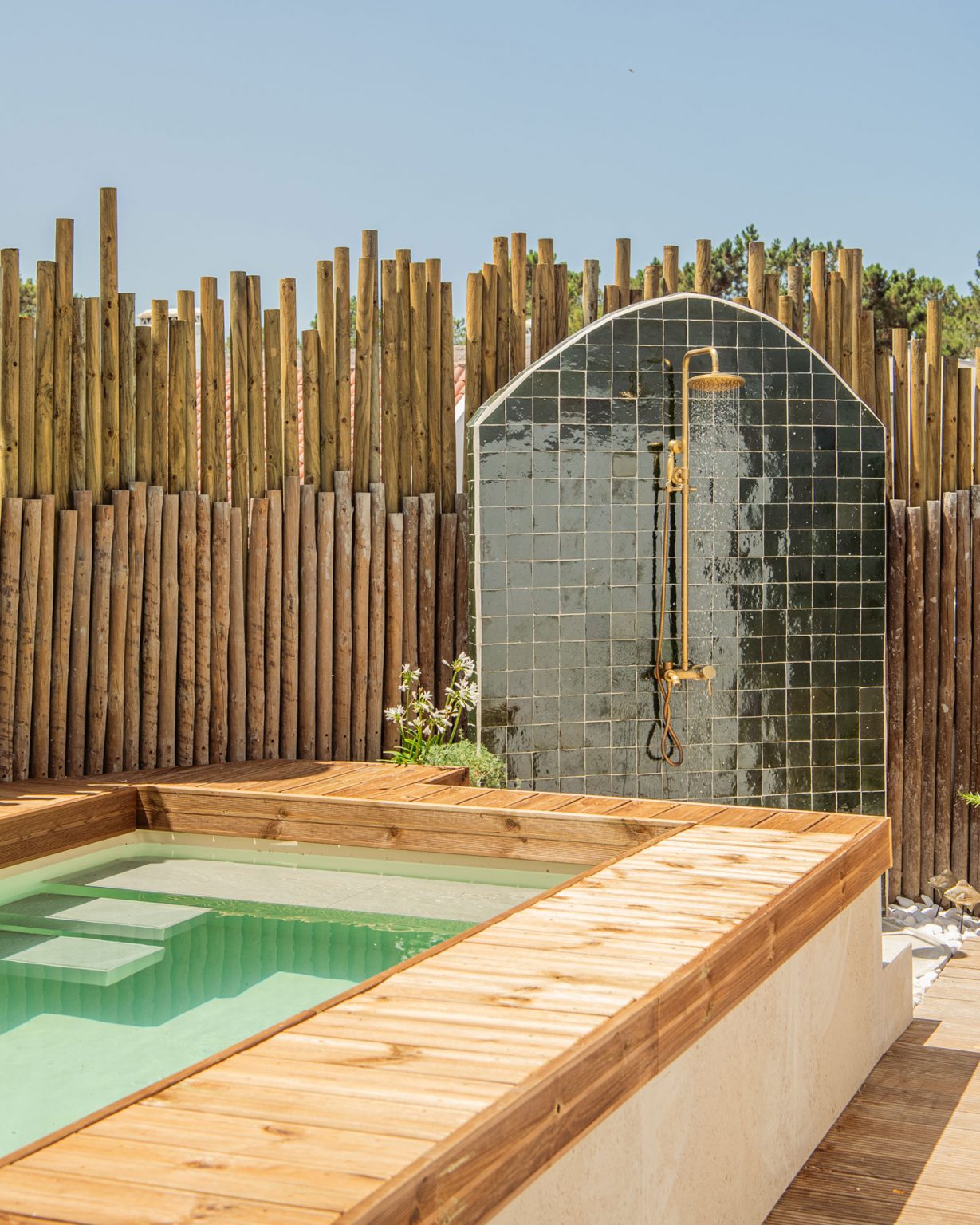 terrasse avec petite piscine maison de pêcheur ancienne Portugal