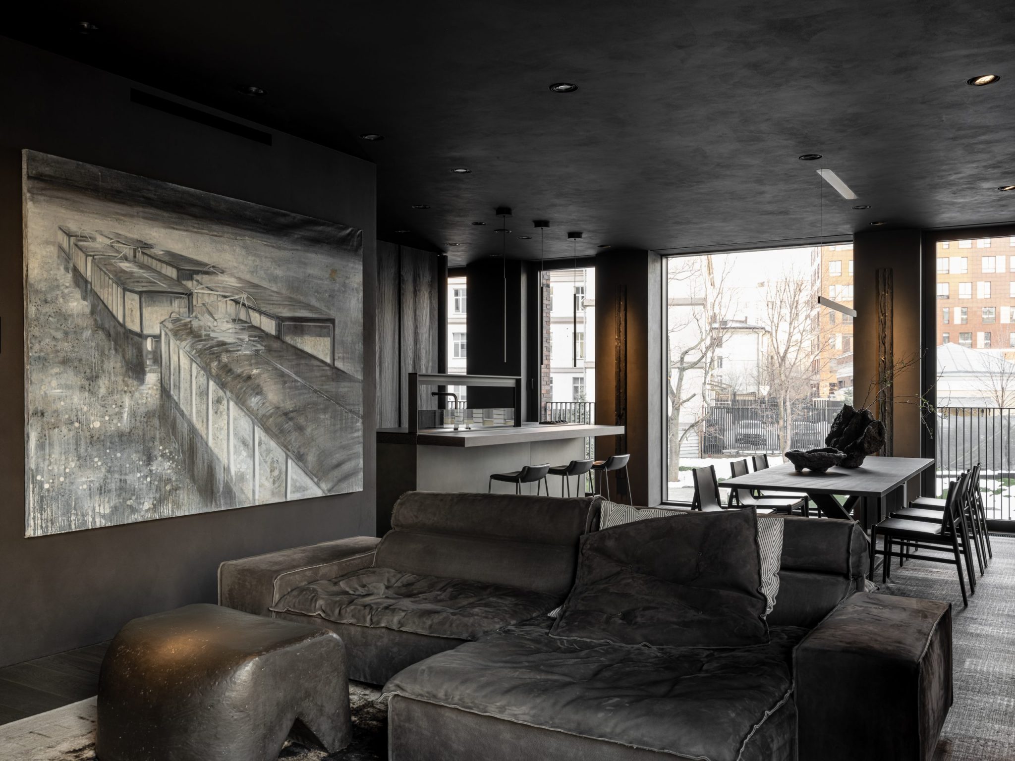 Un appartement contemporain intégralement noir pour des architectes