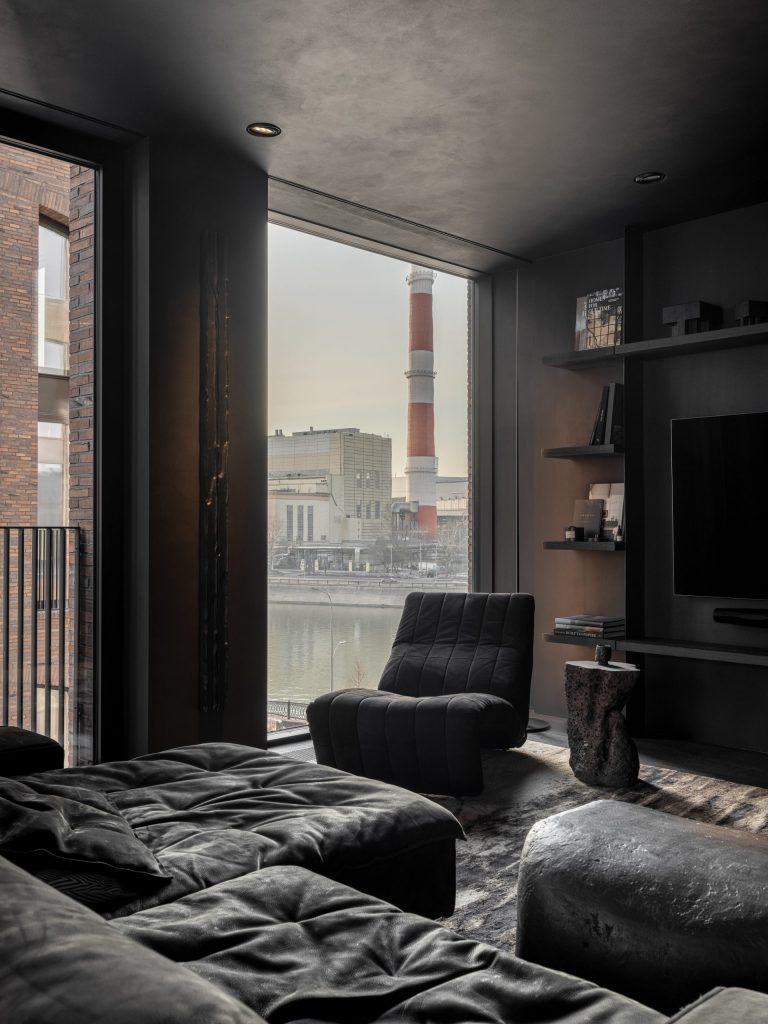 Un appartement contemporain intégralement noir pour des architectes