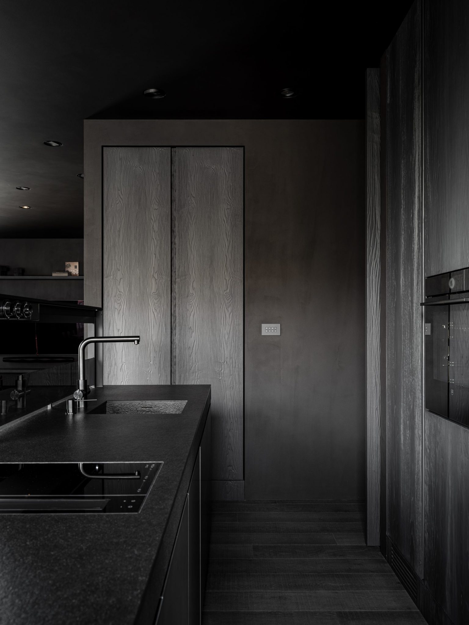 cuisine design appartement contemporain intégralement noir