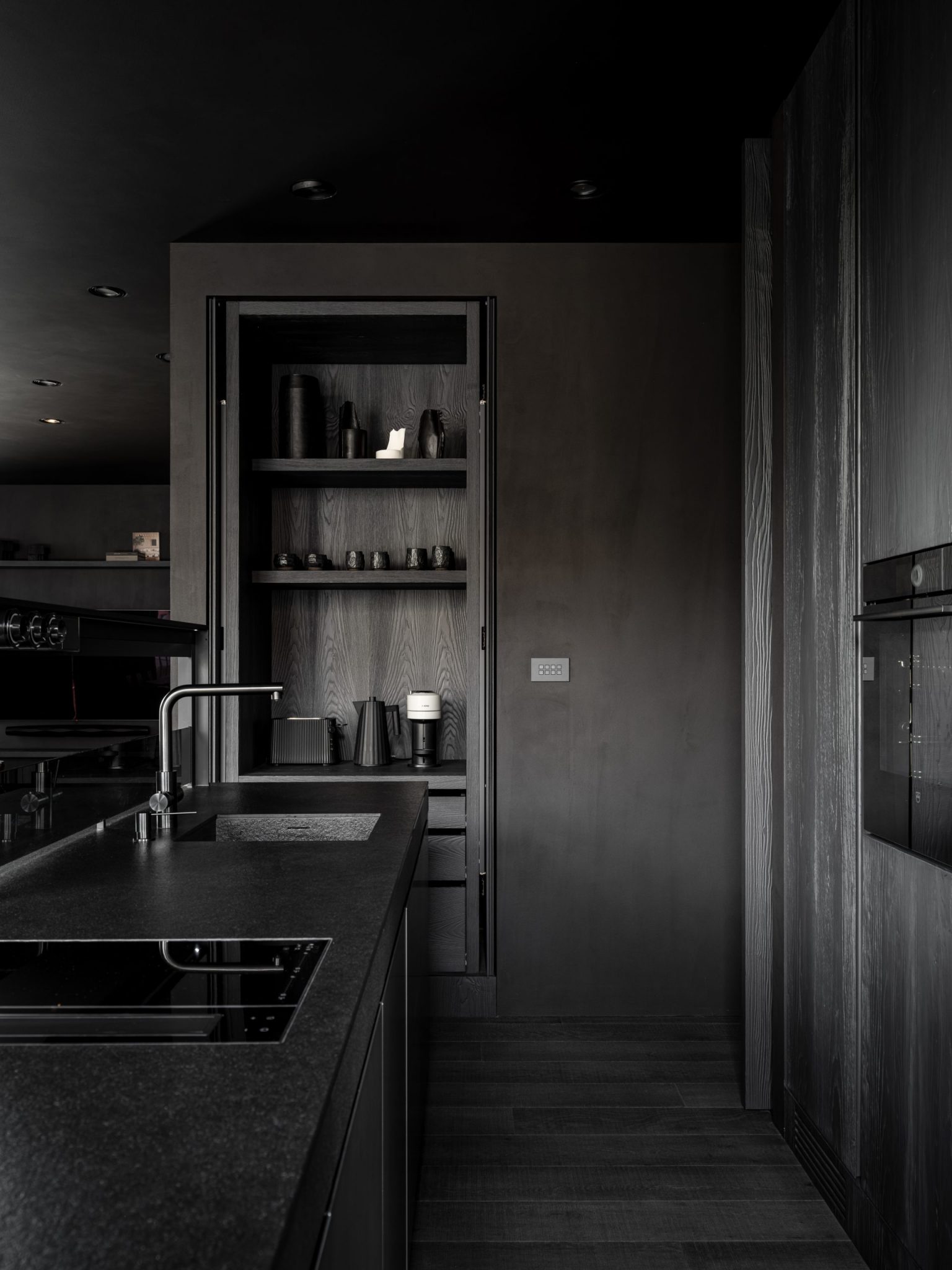 cuisine design appartement contemporain intégralement noir