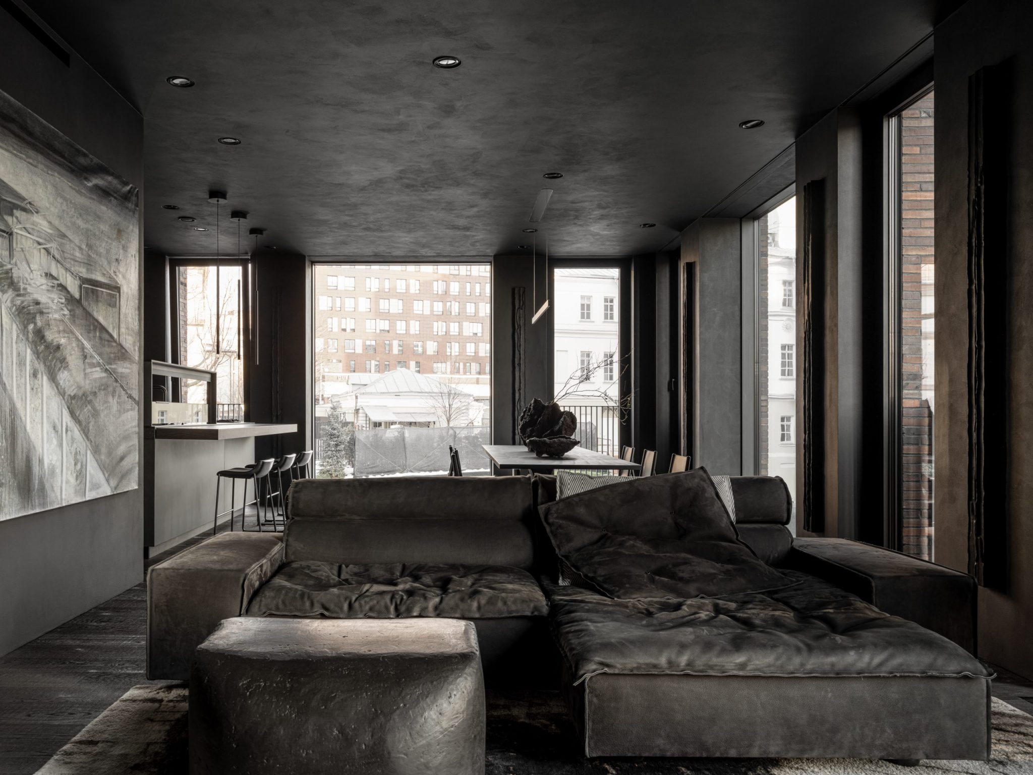 Un appartement contemporain intégralement noir pour des architectes