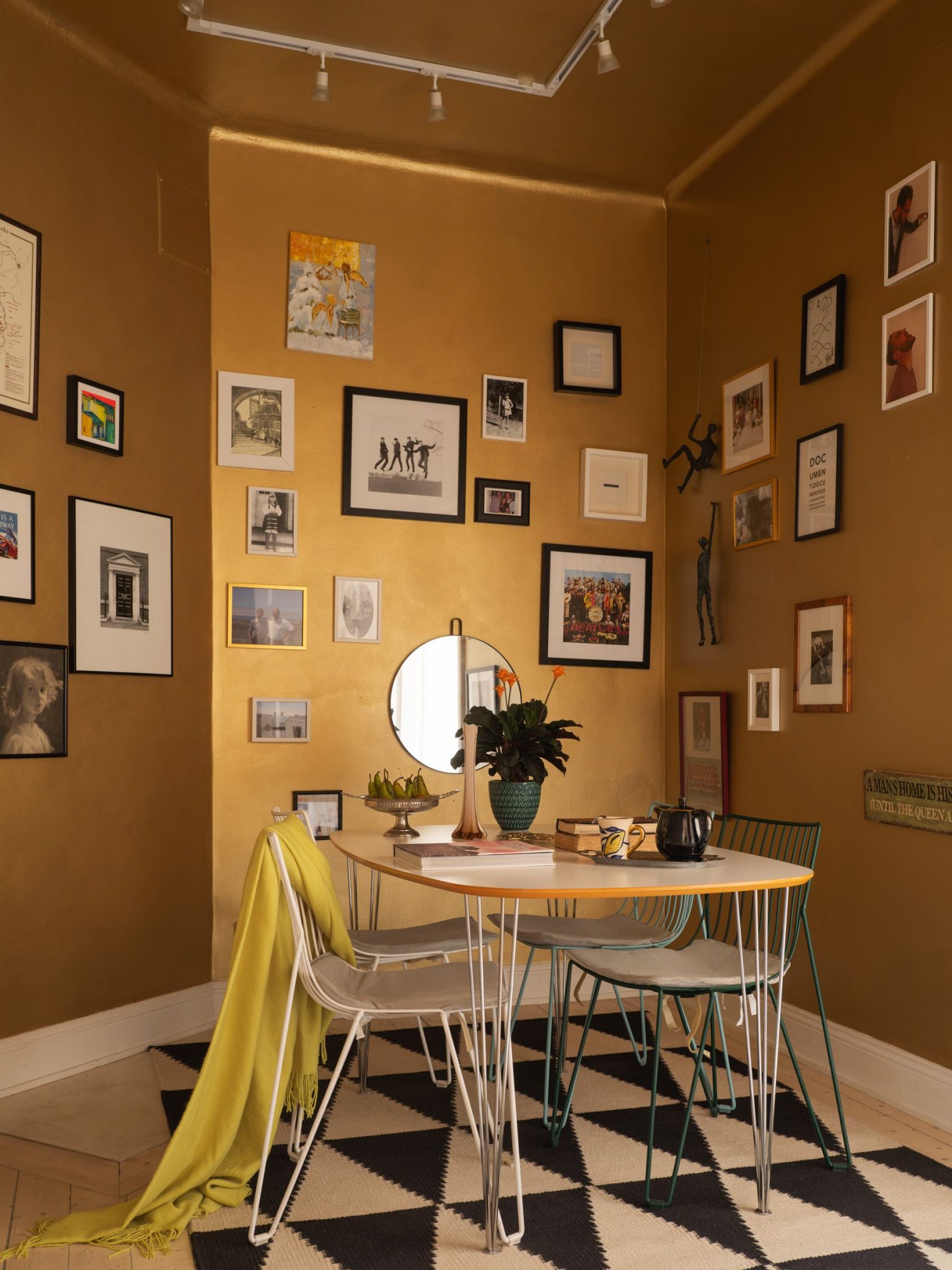 salle à manger murs jaunes