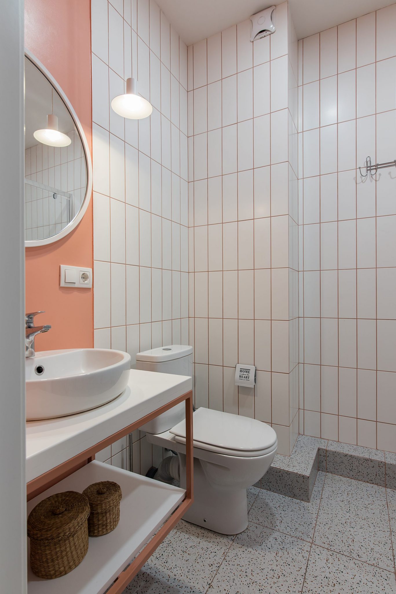 salle de bain blanche et terracotta petit appartement 38m2