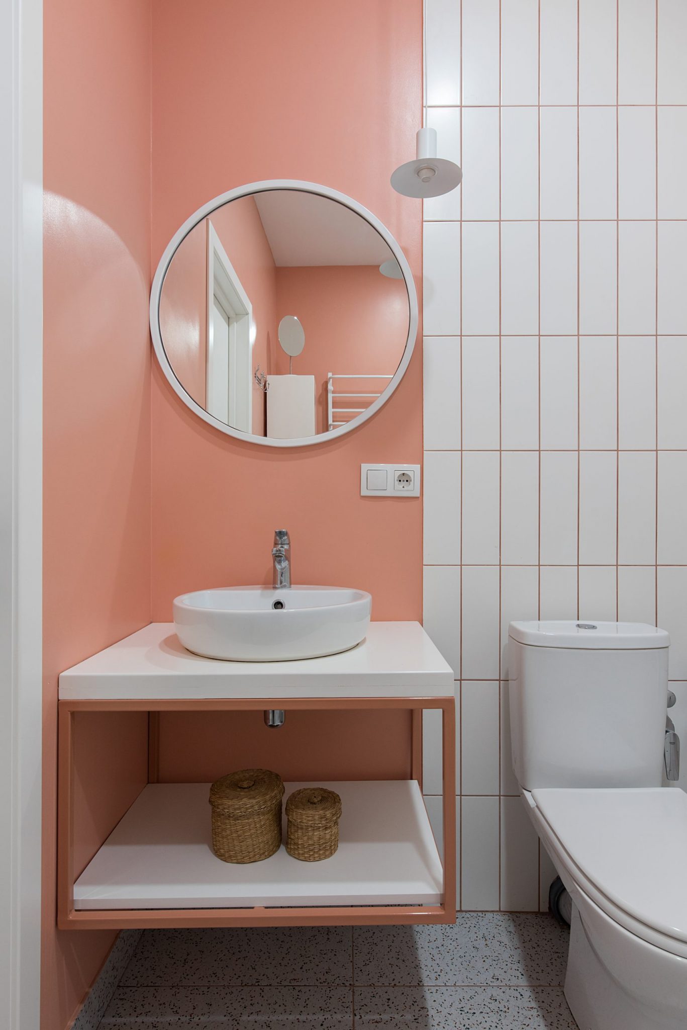 salle de bain blanche et terracotta petit appartement 38m2