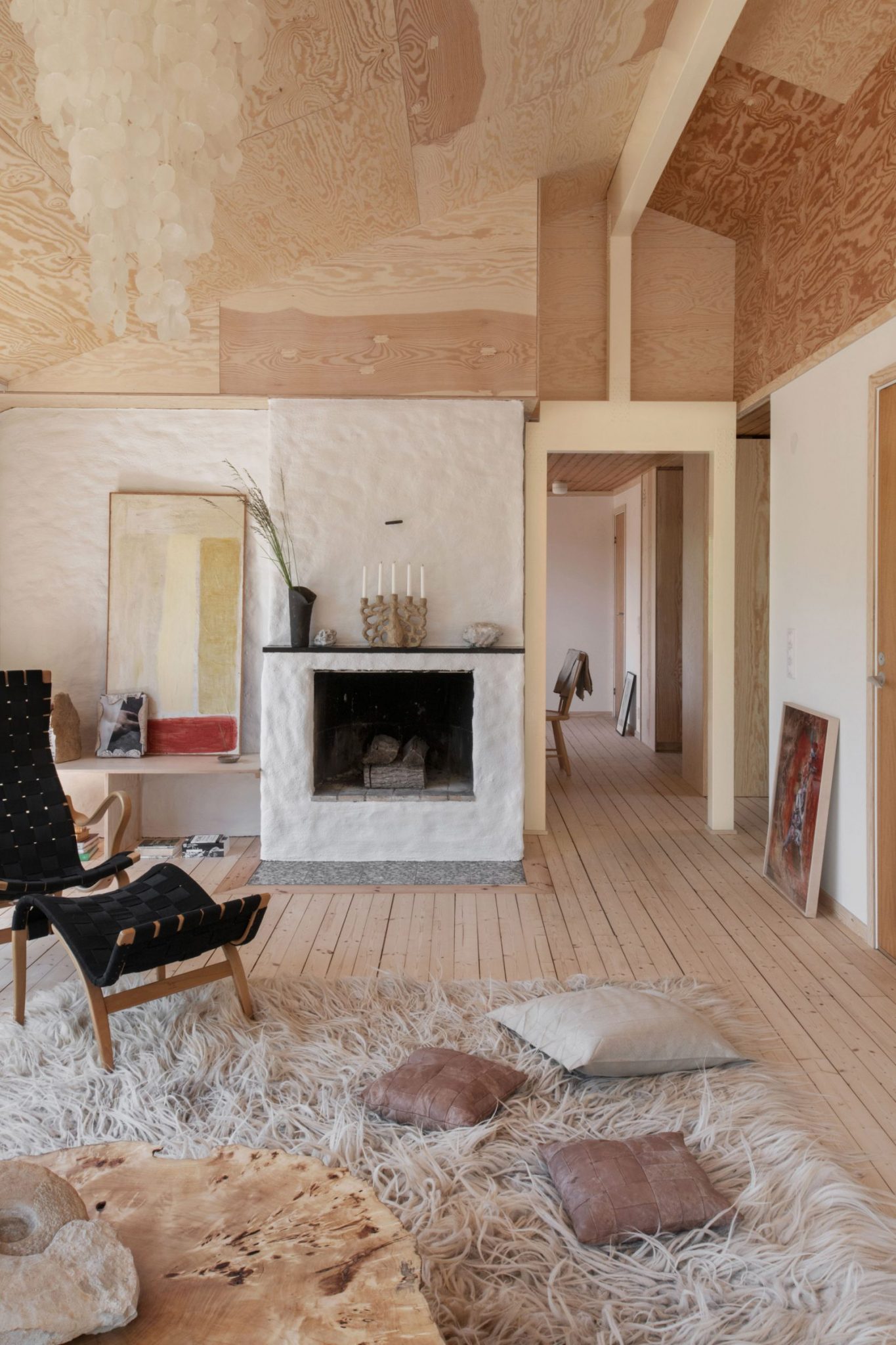 salon avec cheminée maison en bois décoration contemporaine