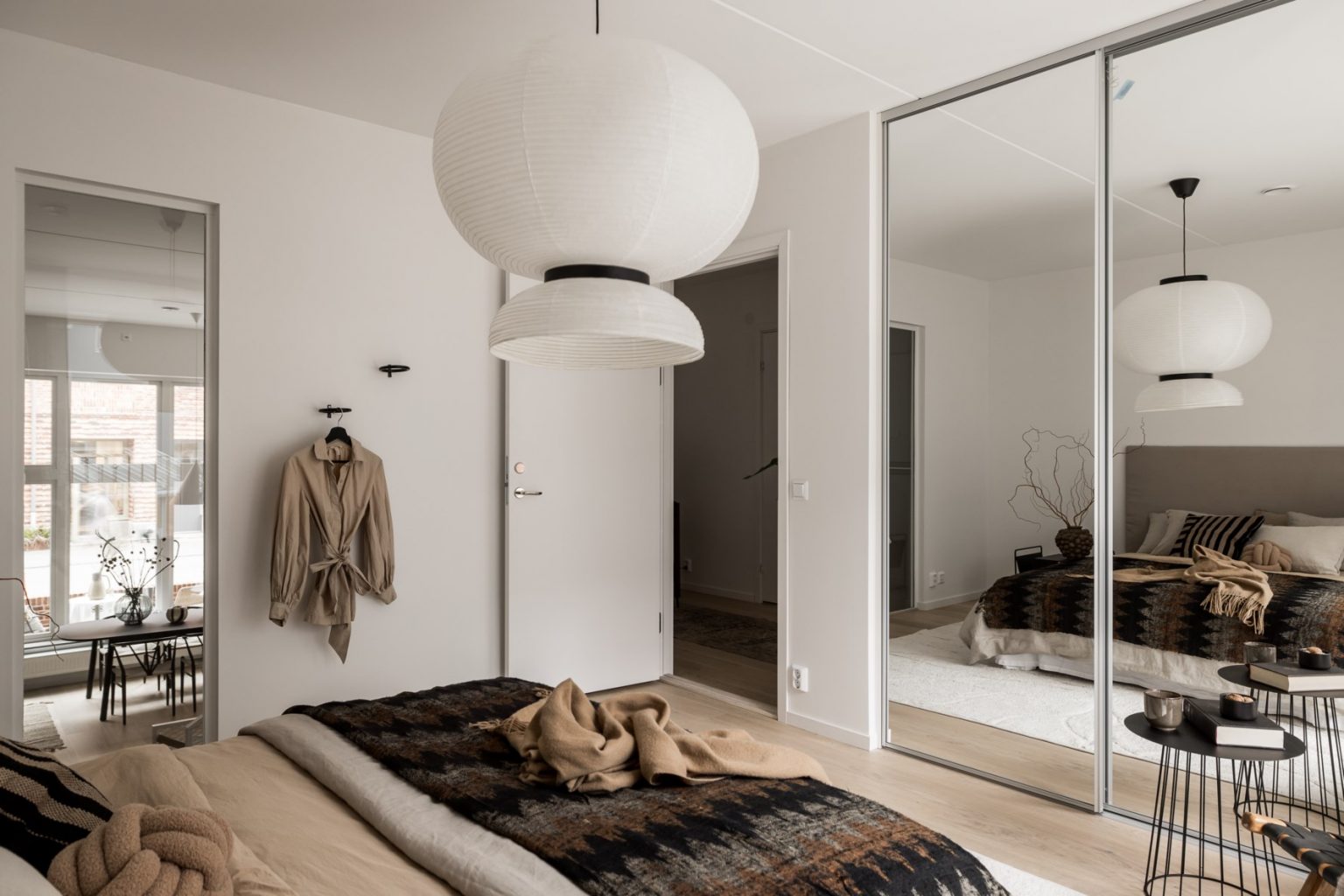 chambre avec placard miroir