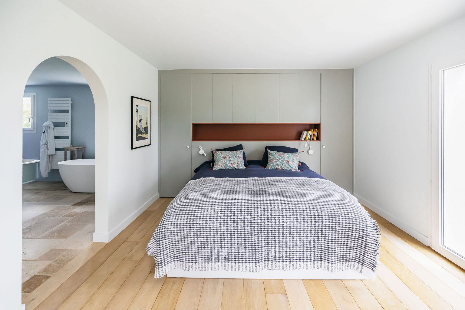 chambre avec salle de bain maison rénovée Bretagne