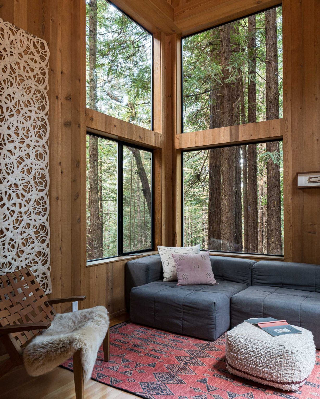 salon double hauteur maison en bois Sea Ranch Californie