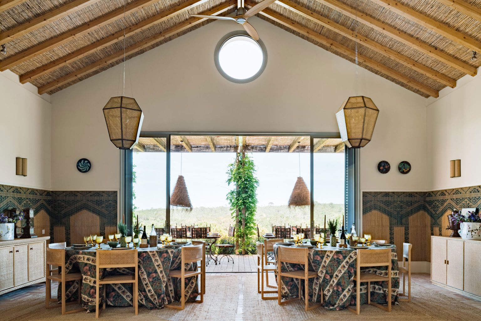 salle à manger décoration colorée et rustique maison Portugal