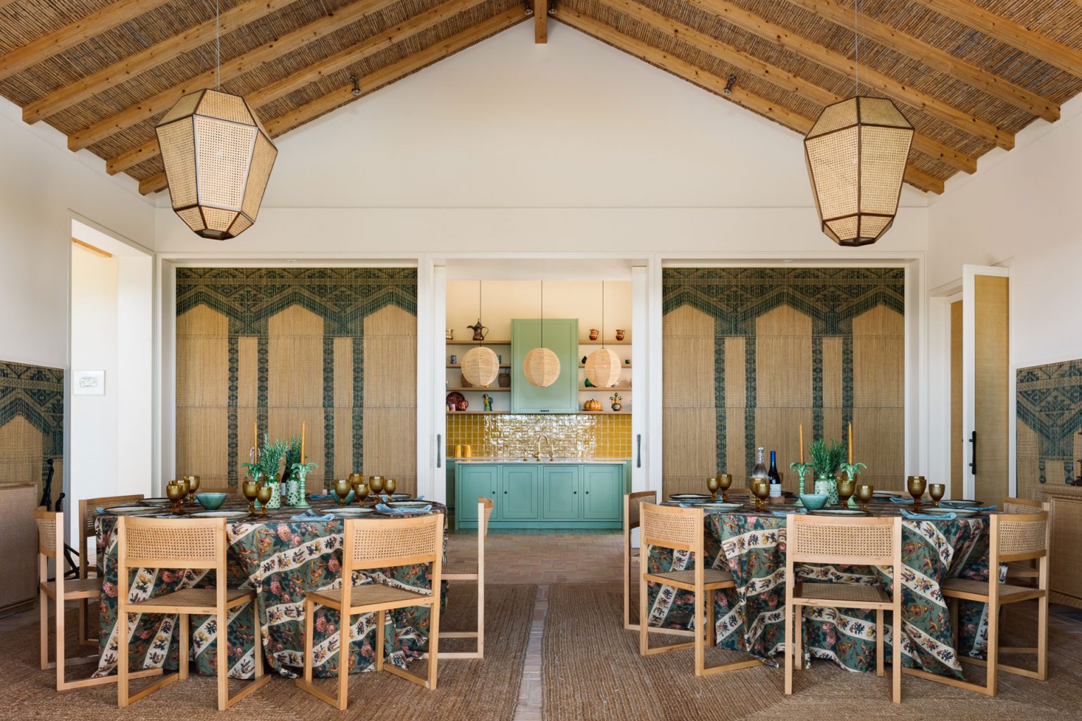 salle à manger décoration colorée et rustique maison Portugal