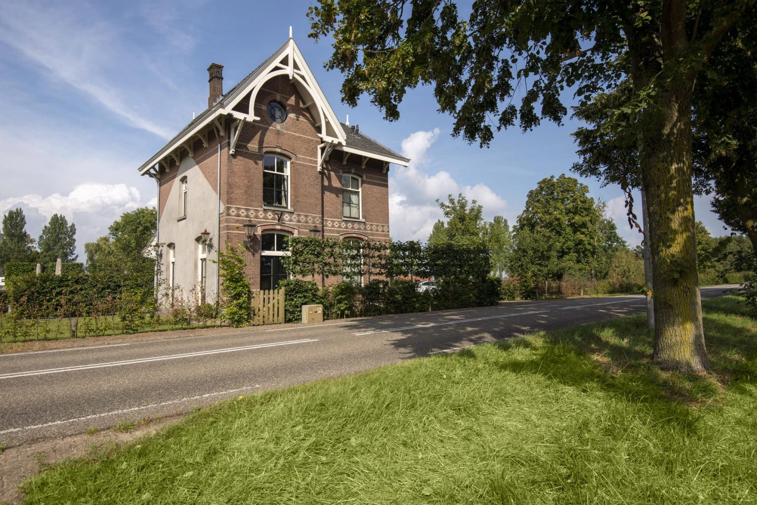 maison en briques dans une ancienne gare